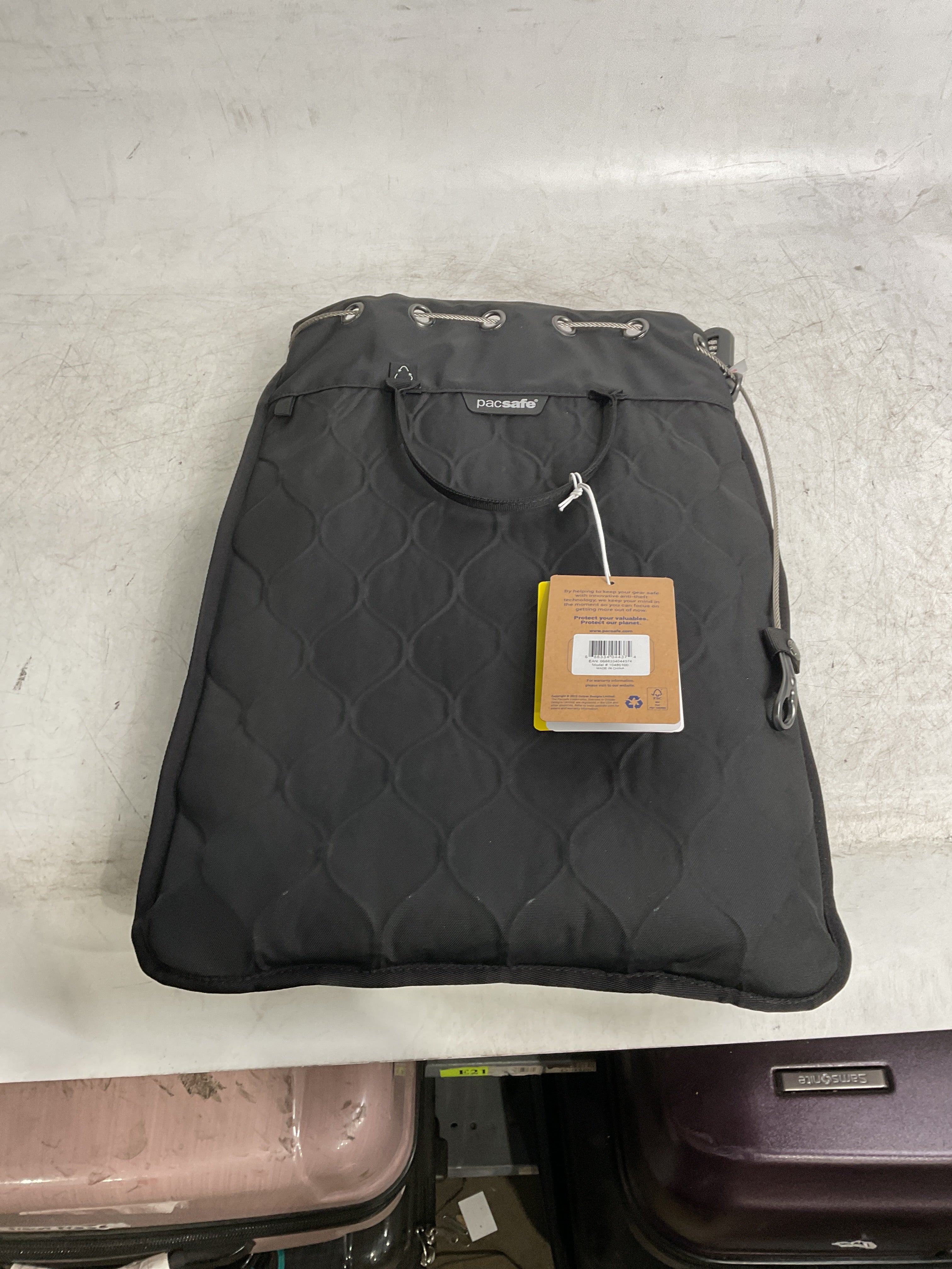 Pacsafe Travelsafe 12L GII Portable safe ( Black , 12 Liter ) Black 12 Liter U1