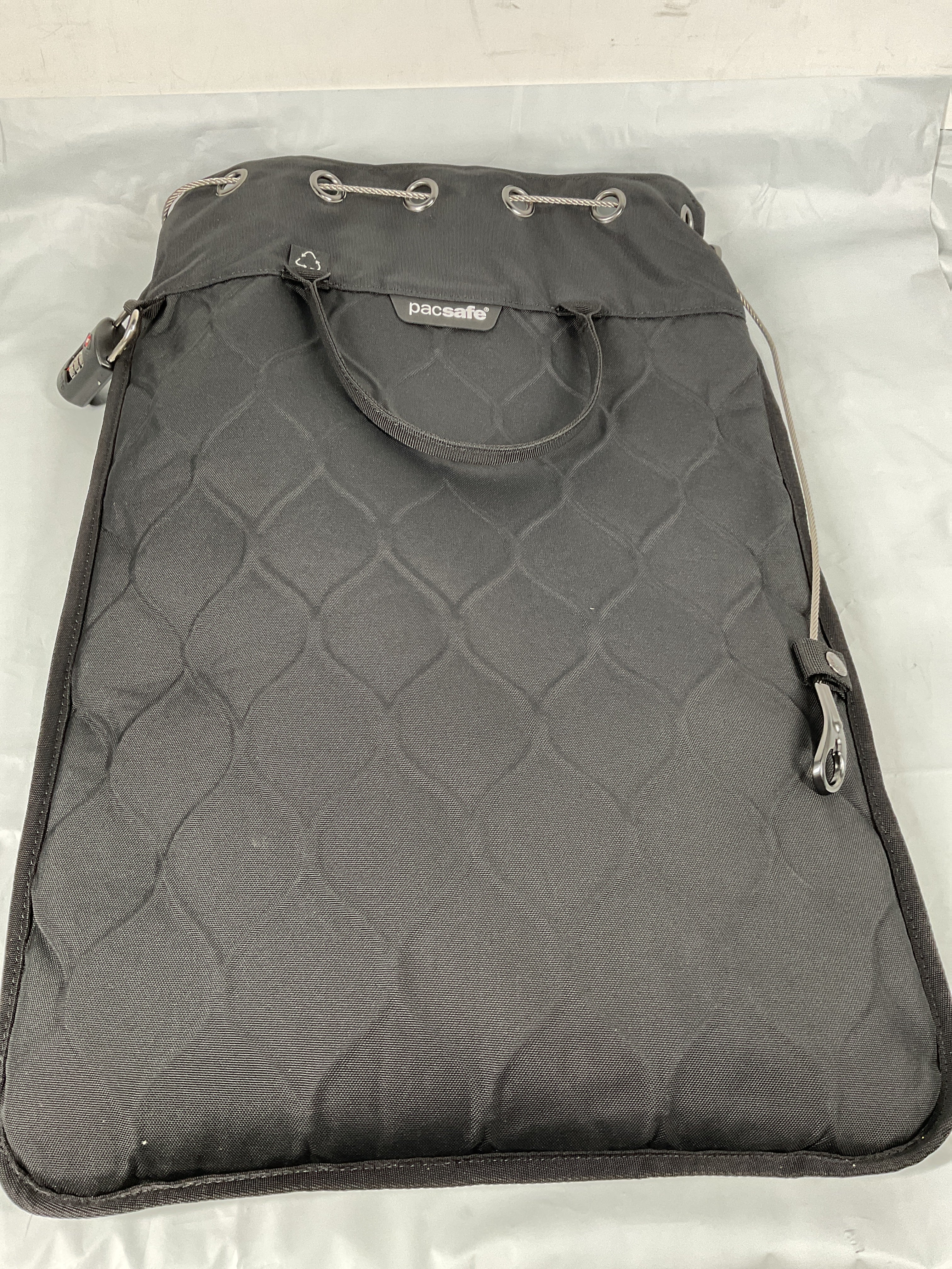 Pacsafe Travelsafe 12L GII Portable safe ( Black , 12 Liter ) Black 12 Liter U2