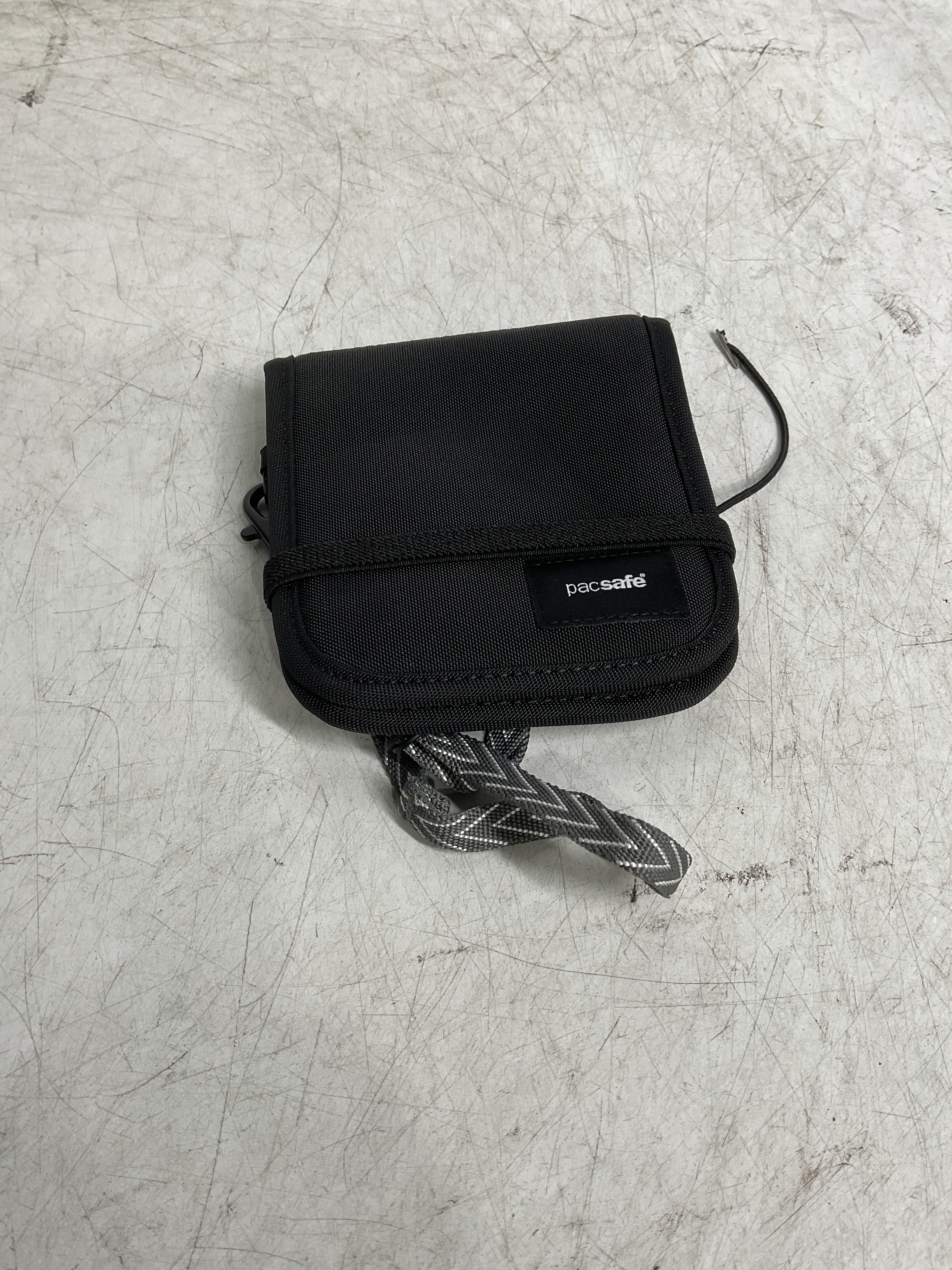 Pacsafe Rfidsafe V100 ( Black , One Size ) Black One Size U2
