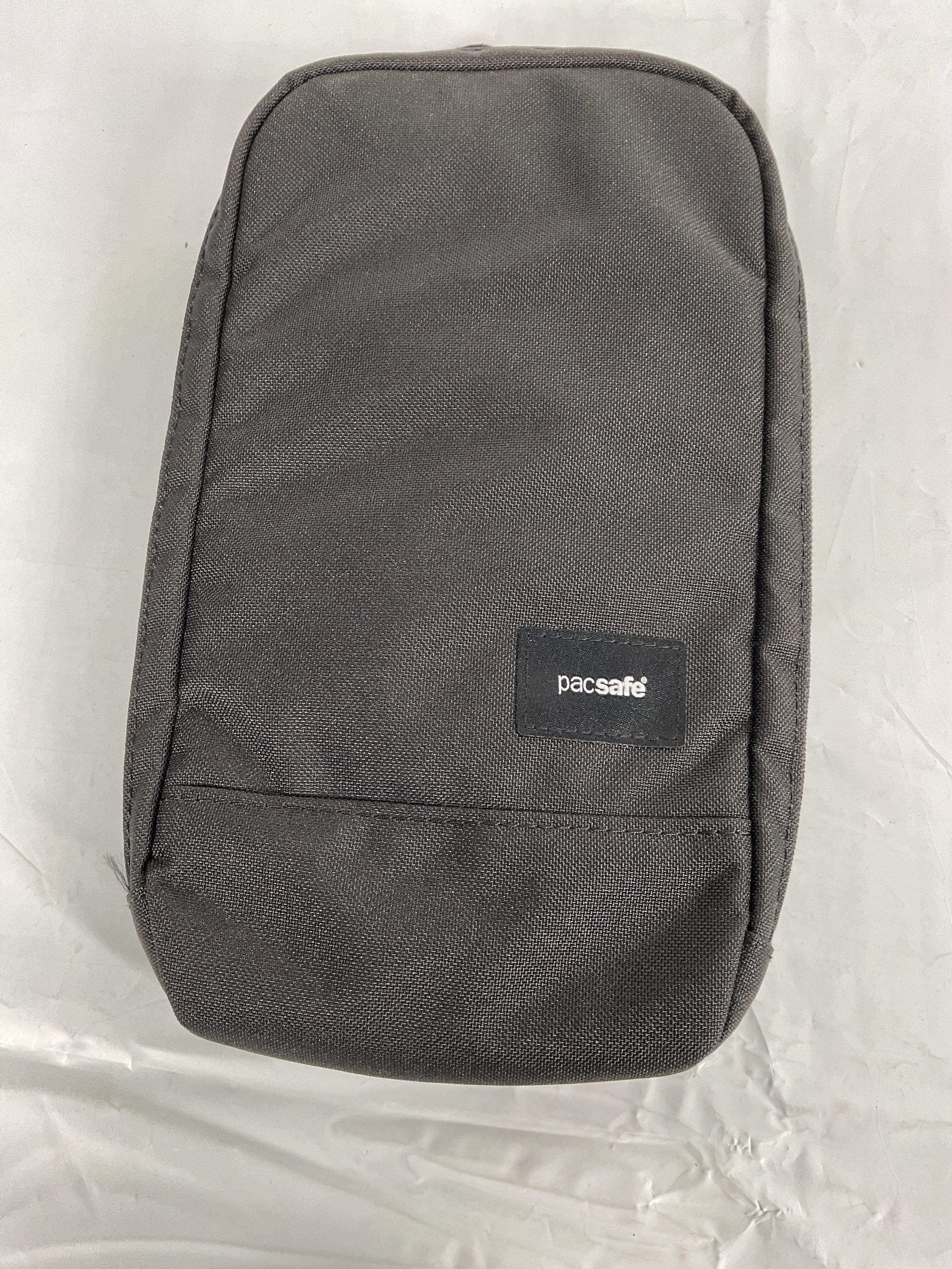 Pacsafe RFIDsafe Tech Crossbody ( Jet Black , One Size ) Jet Black One Size U1