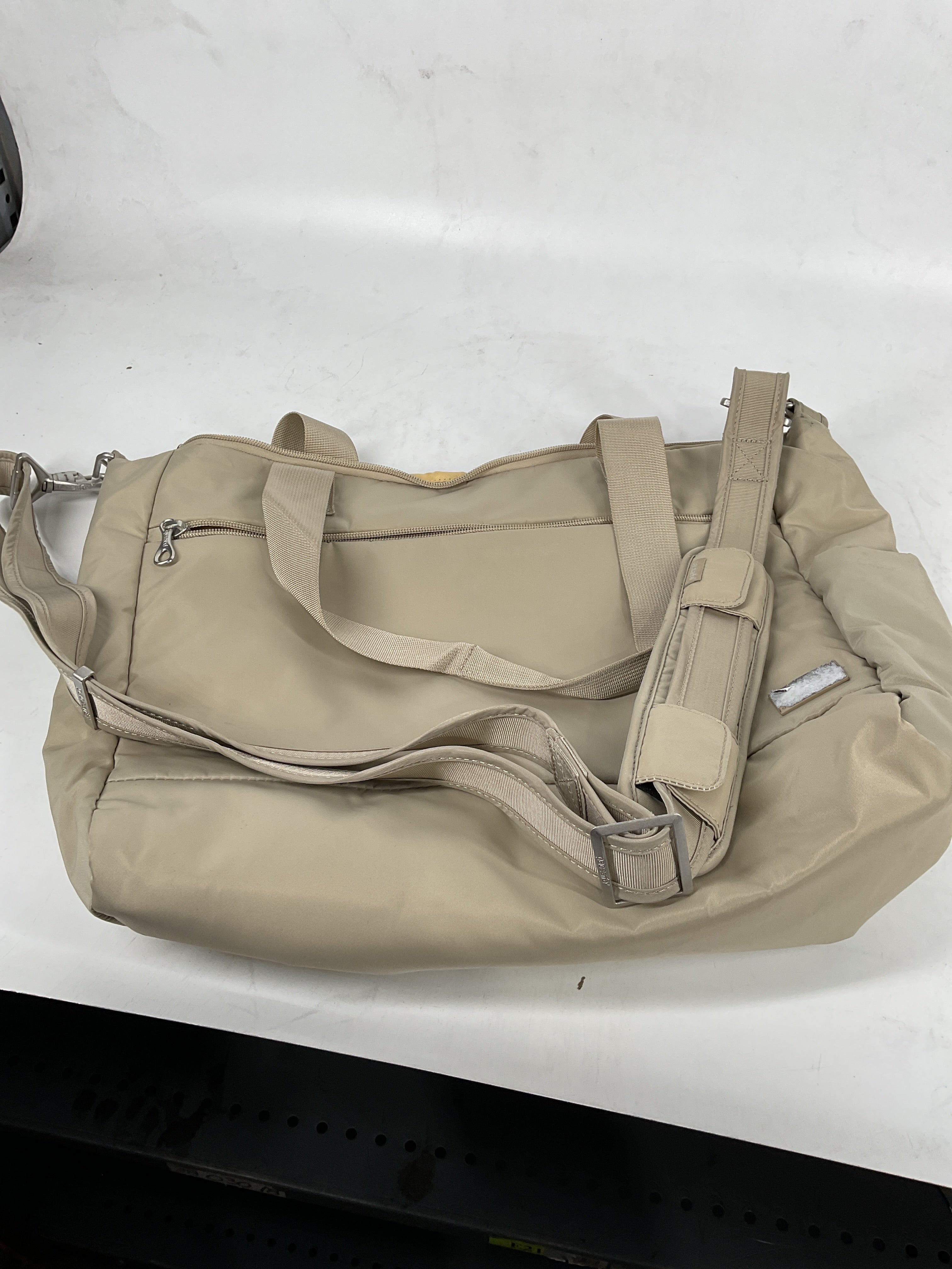 Pacsafe Citysafe CS400 Anti Theft Travel Tote Almond One Size U4