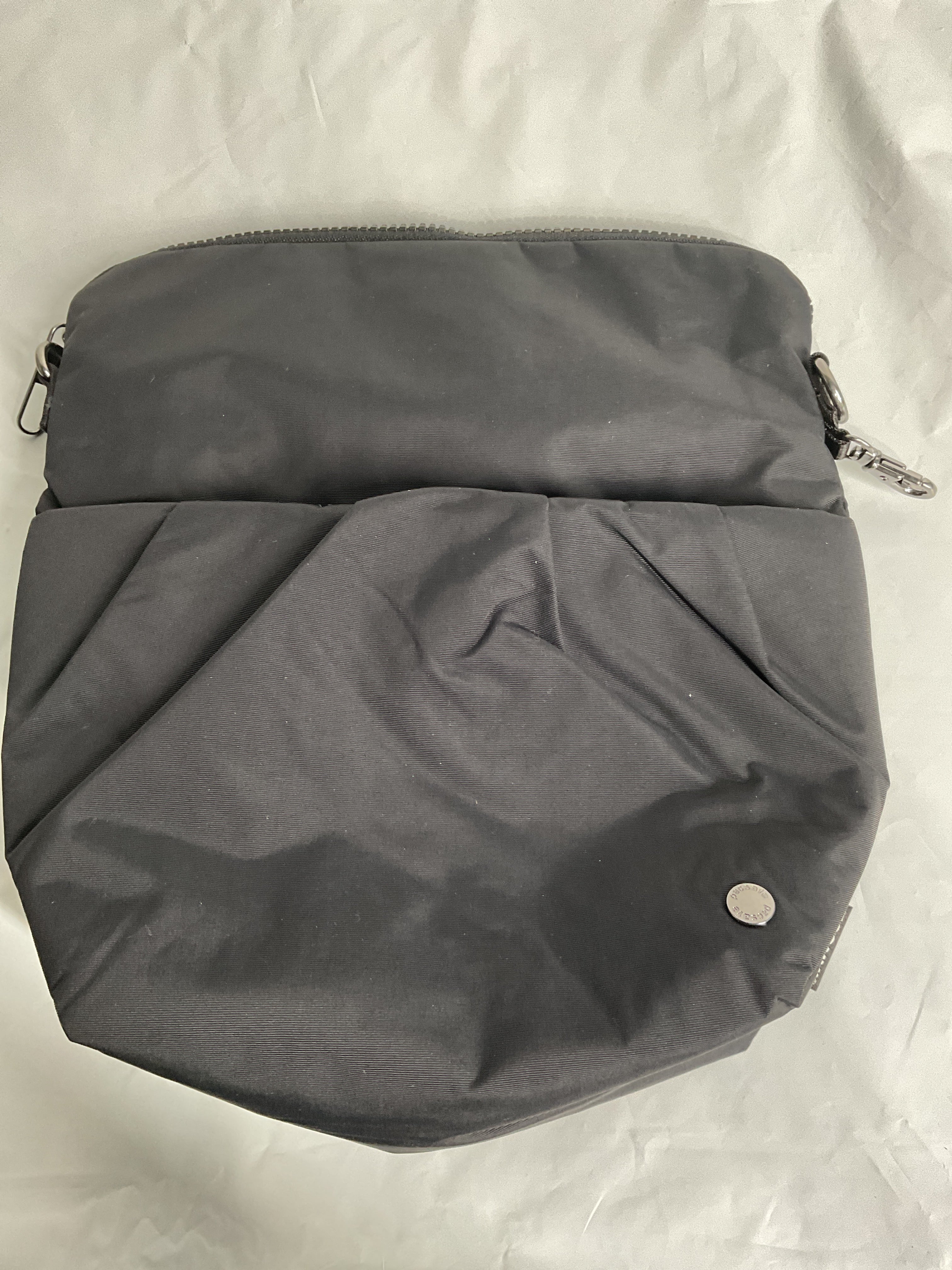Pacsafe CX Convertible Crossbody ( Econyl Black , One Size ) Econyl Black One Size U1