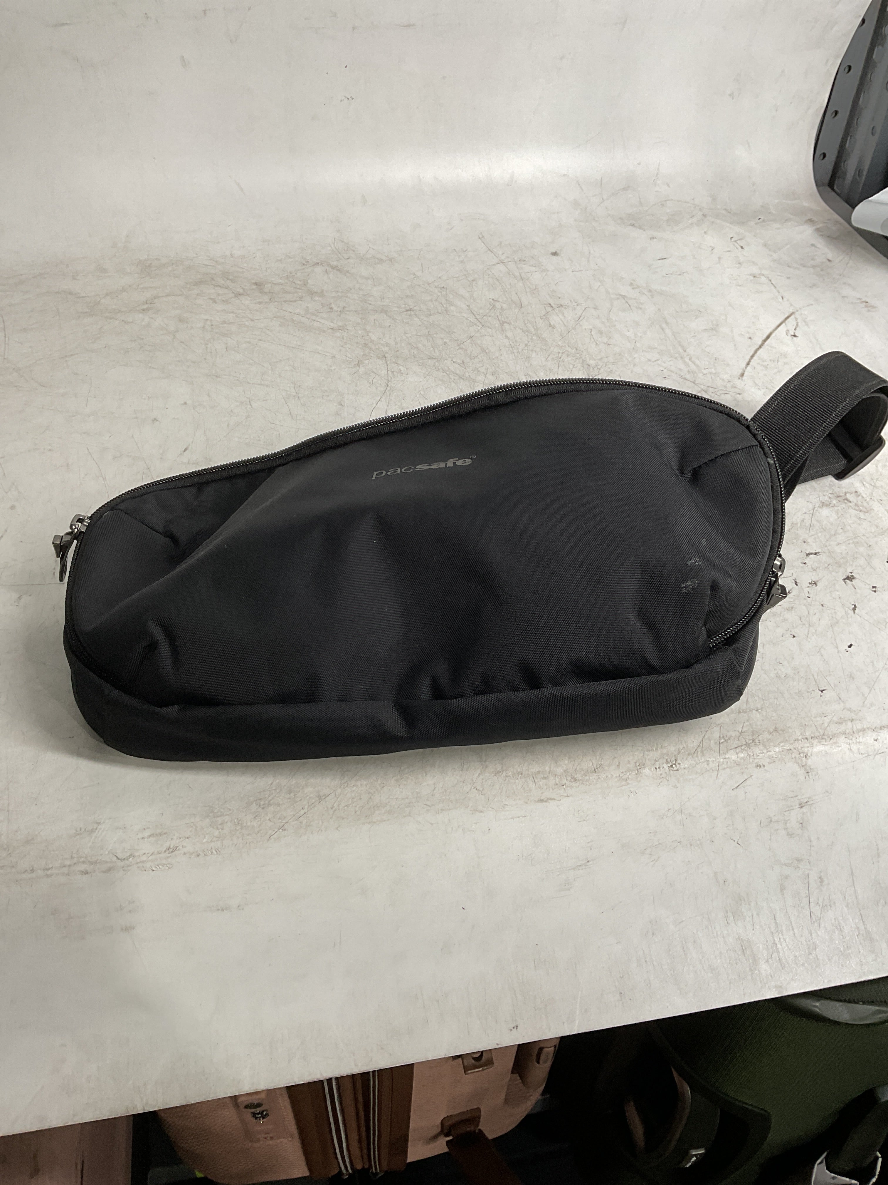 Pacsafe Metrosafe X Urban Sling ( Black , One Size ) Black One Size U3