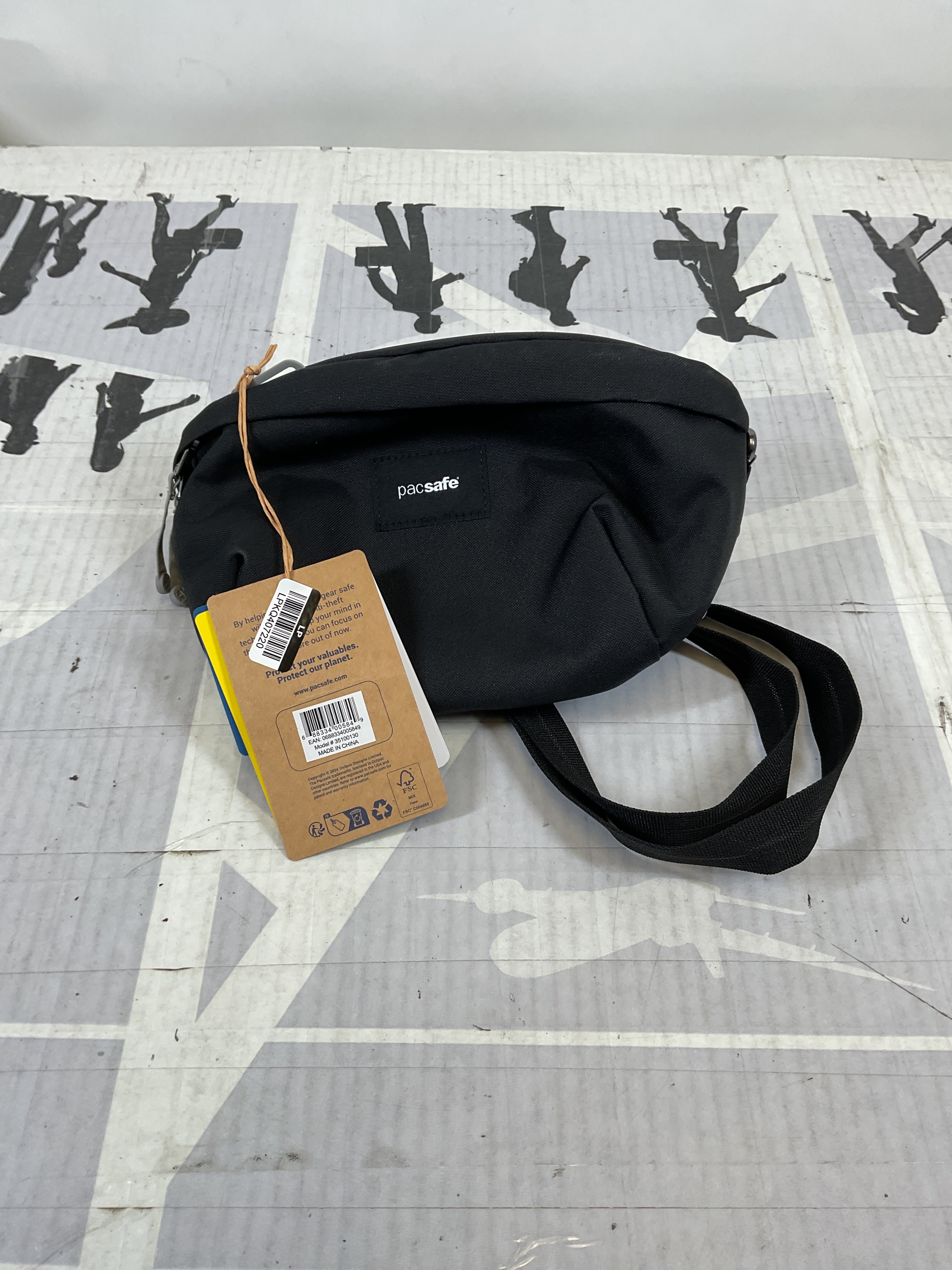 Pacsafe GO Anti Theft Sling Pack ( Jet Black , One Size ) Jet Black One Size U3
