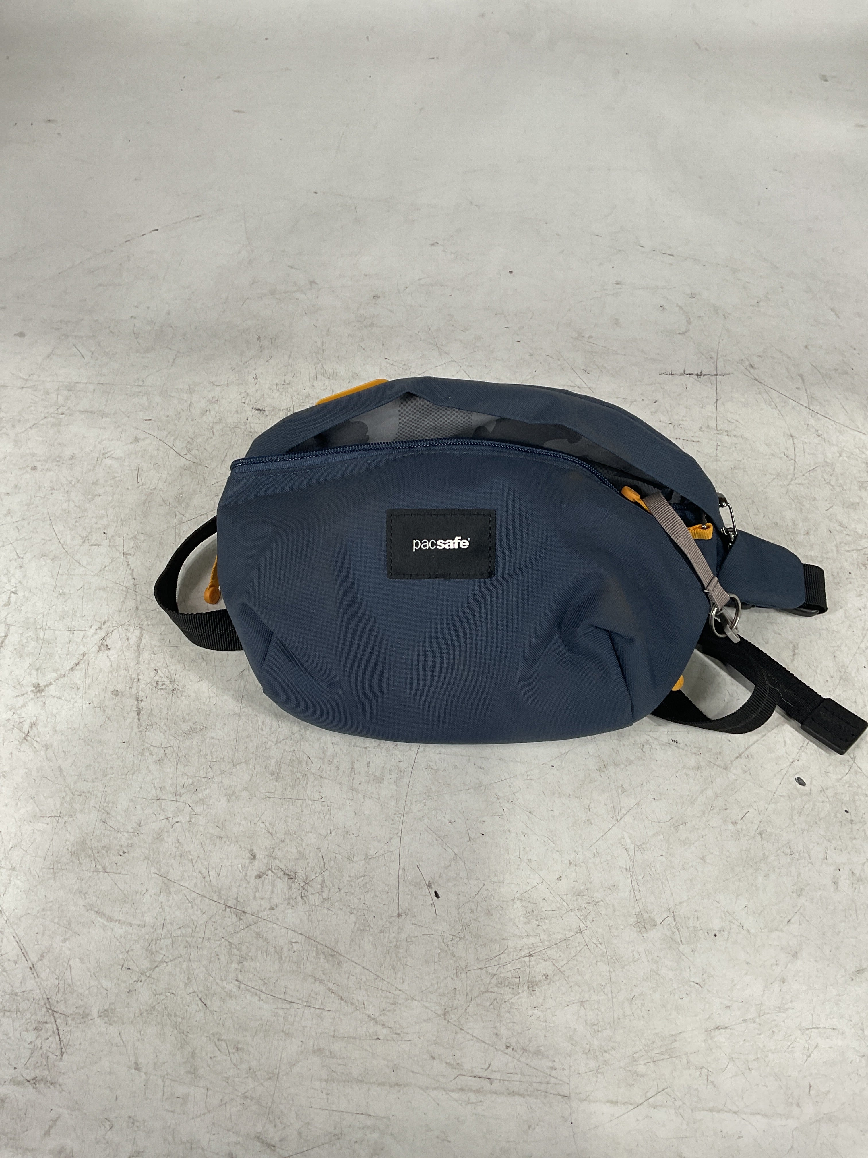 Pacsafe Go Sling Pack U1