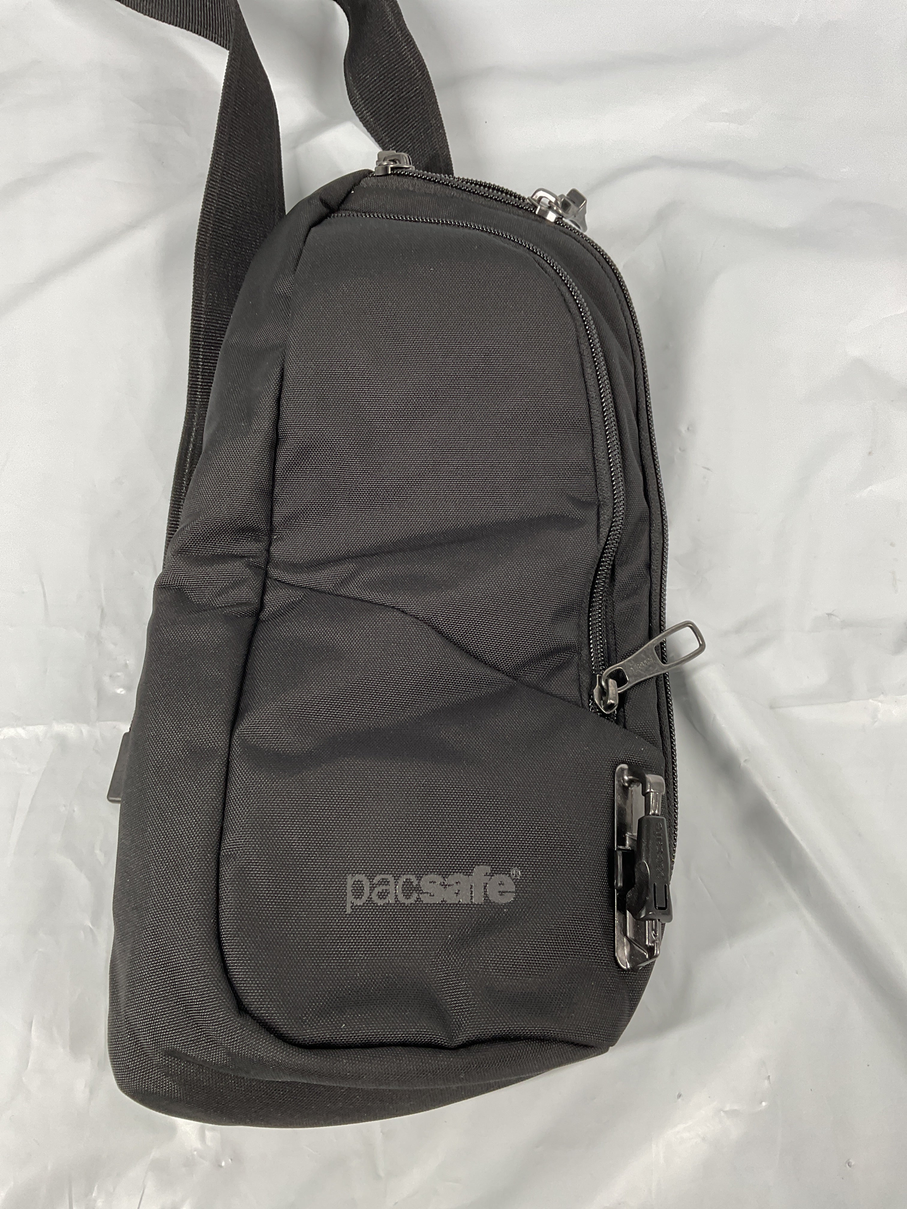 Pacsafe Vibe 150 Sling Pack ( Jet Black , One Size ) Jet Black One Size U2