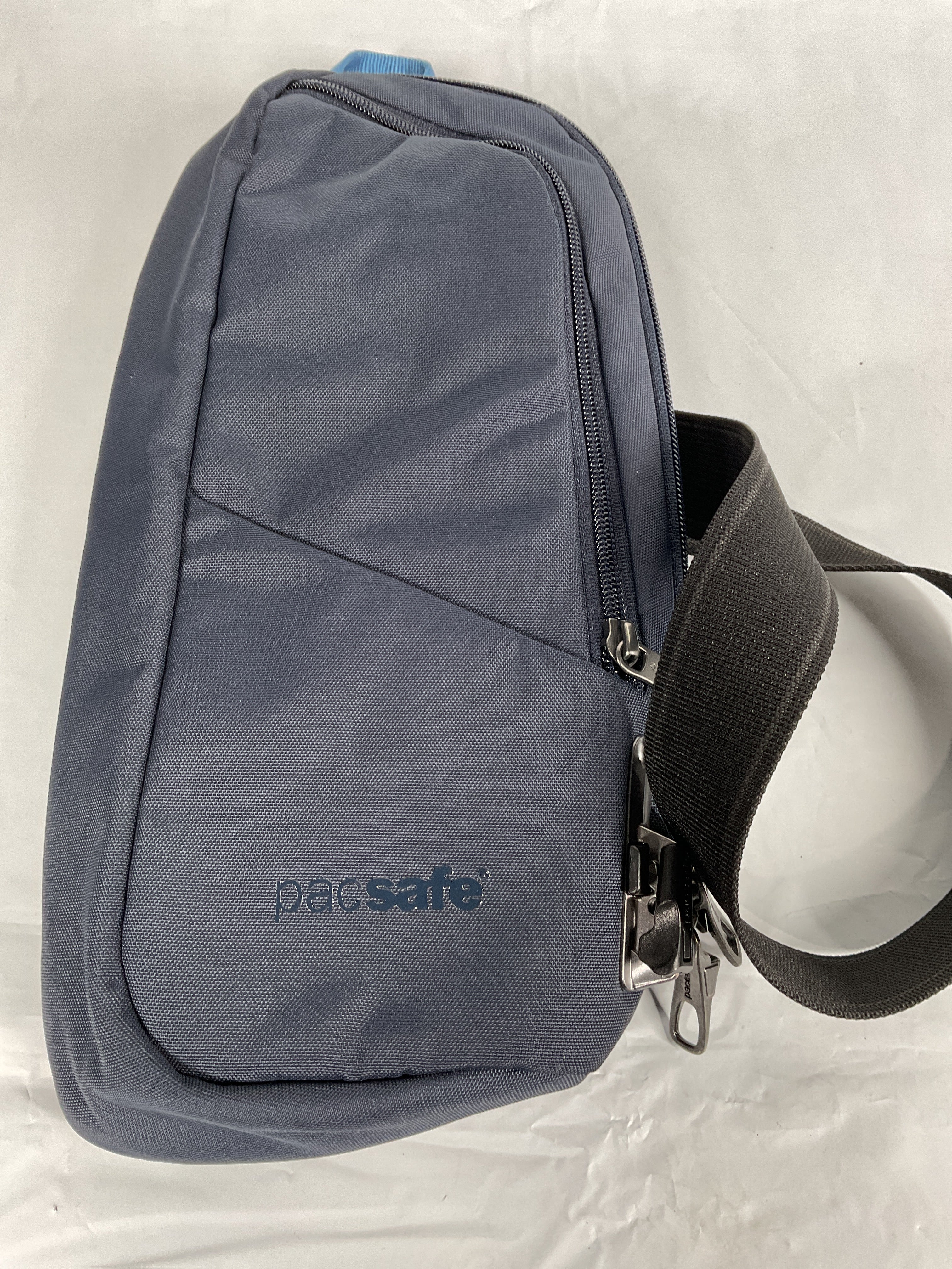 Pacsafe V Action Sling ( Ocean , One Size ) Ocean One Size U1