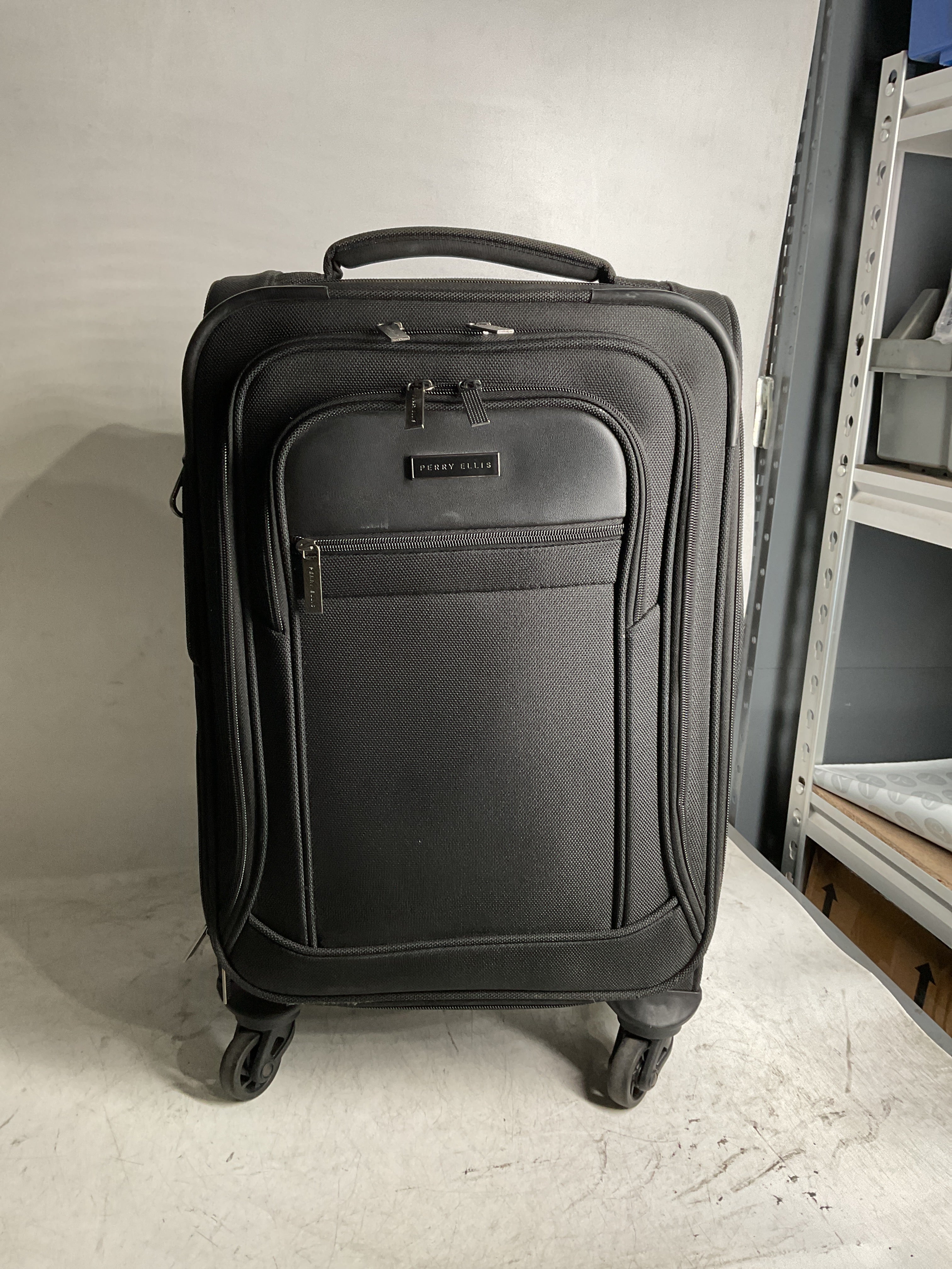 Perry Ellis Charleston Lightweight Spinner Carry-On Luggage, Black Black 13.5 x 10 x 22 inches U1