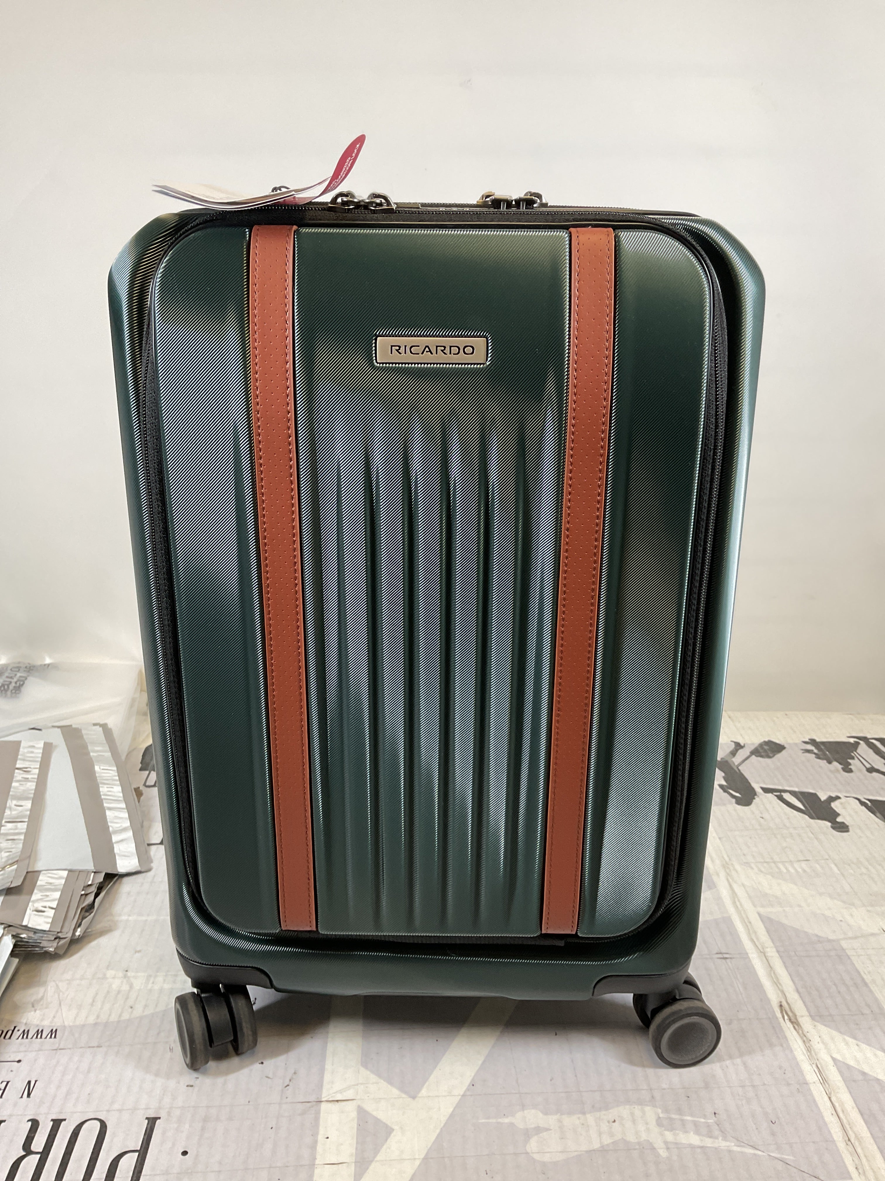 Ricardo Beverly Hills Montecito 2.0 Hardside with Dual Spinning Wheels, Expandable with Comfort Grip for Easy Packing and Moving, Men and Women ( Hunter Green , Fast-Access Carry-On 20-Inch ) Hunter Green Fast Access Carry On 20 Inch U1
