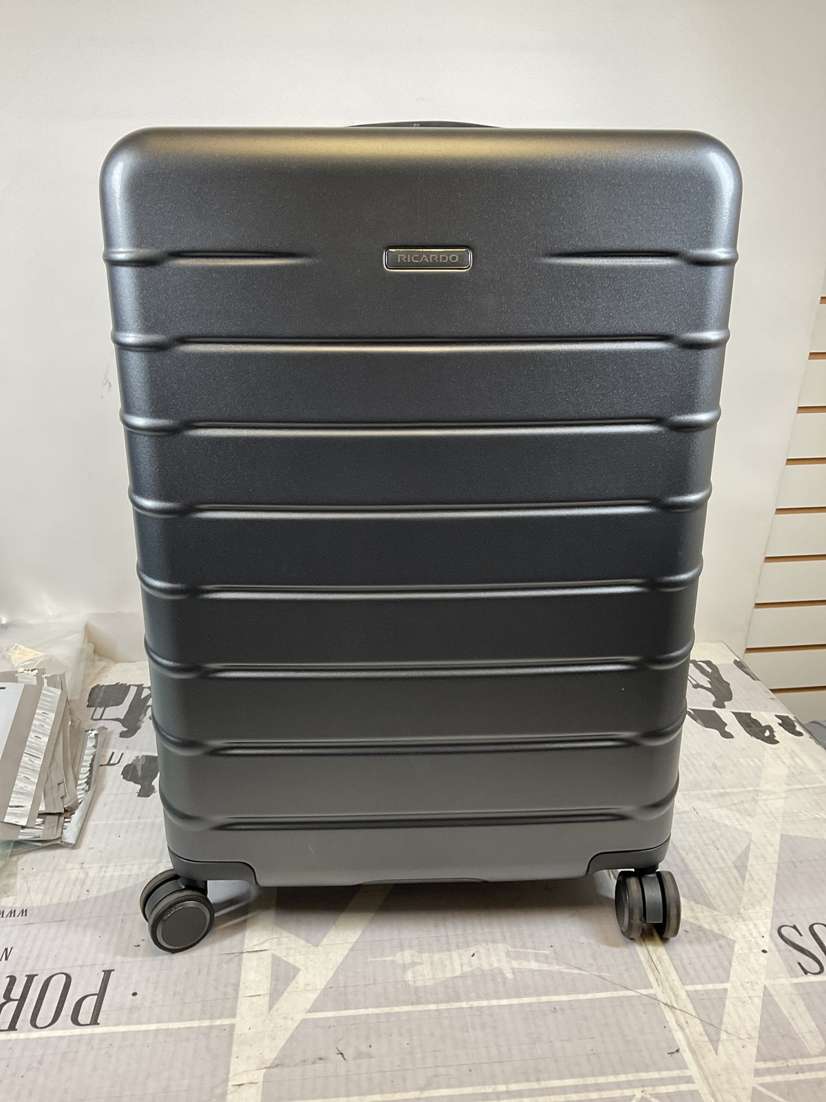 Ricardo 24 in Medium Checked Luggage U1