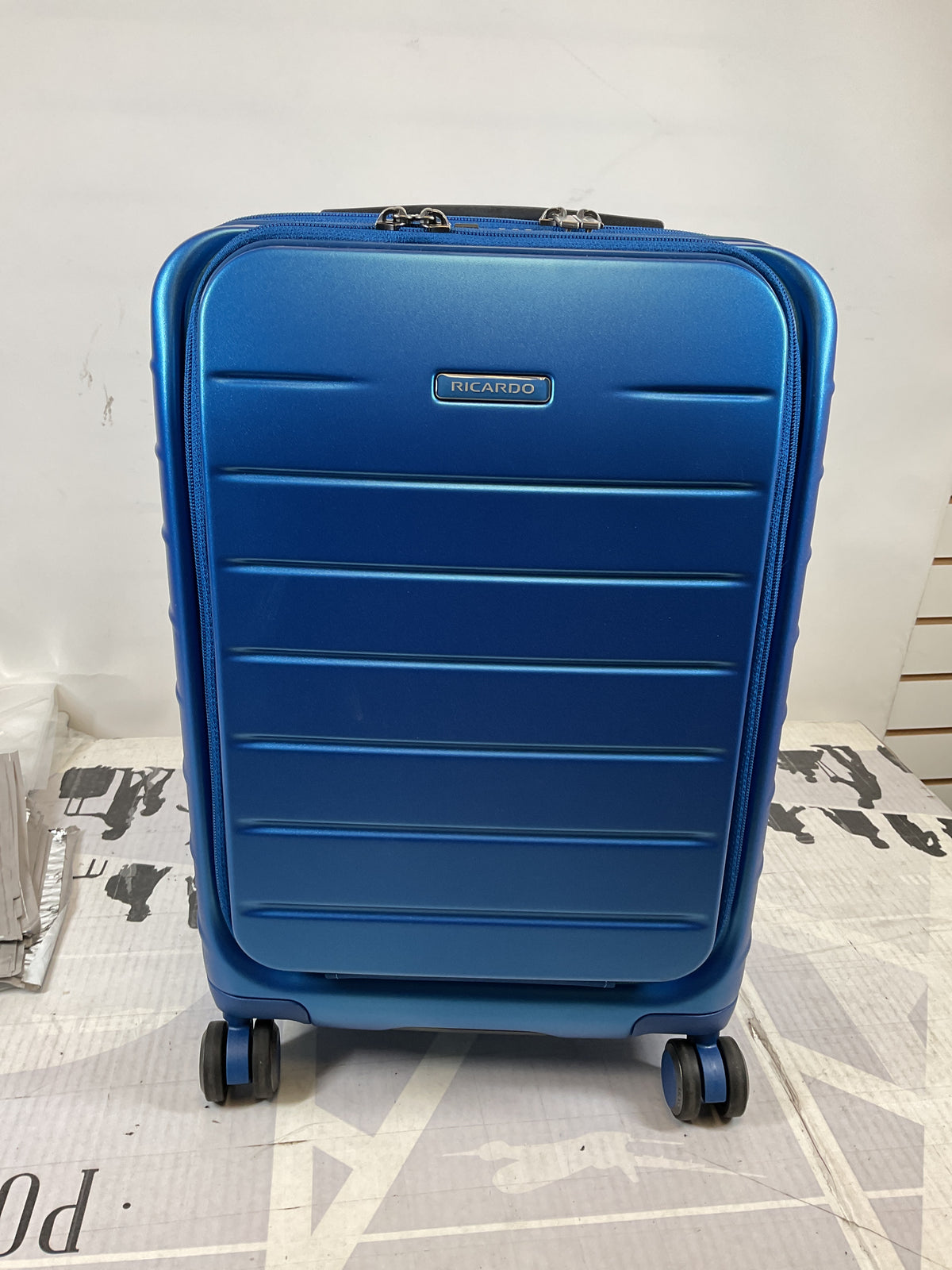 Ricardo 21 in Front Pocket Carry On Blue U2