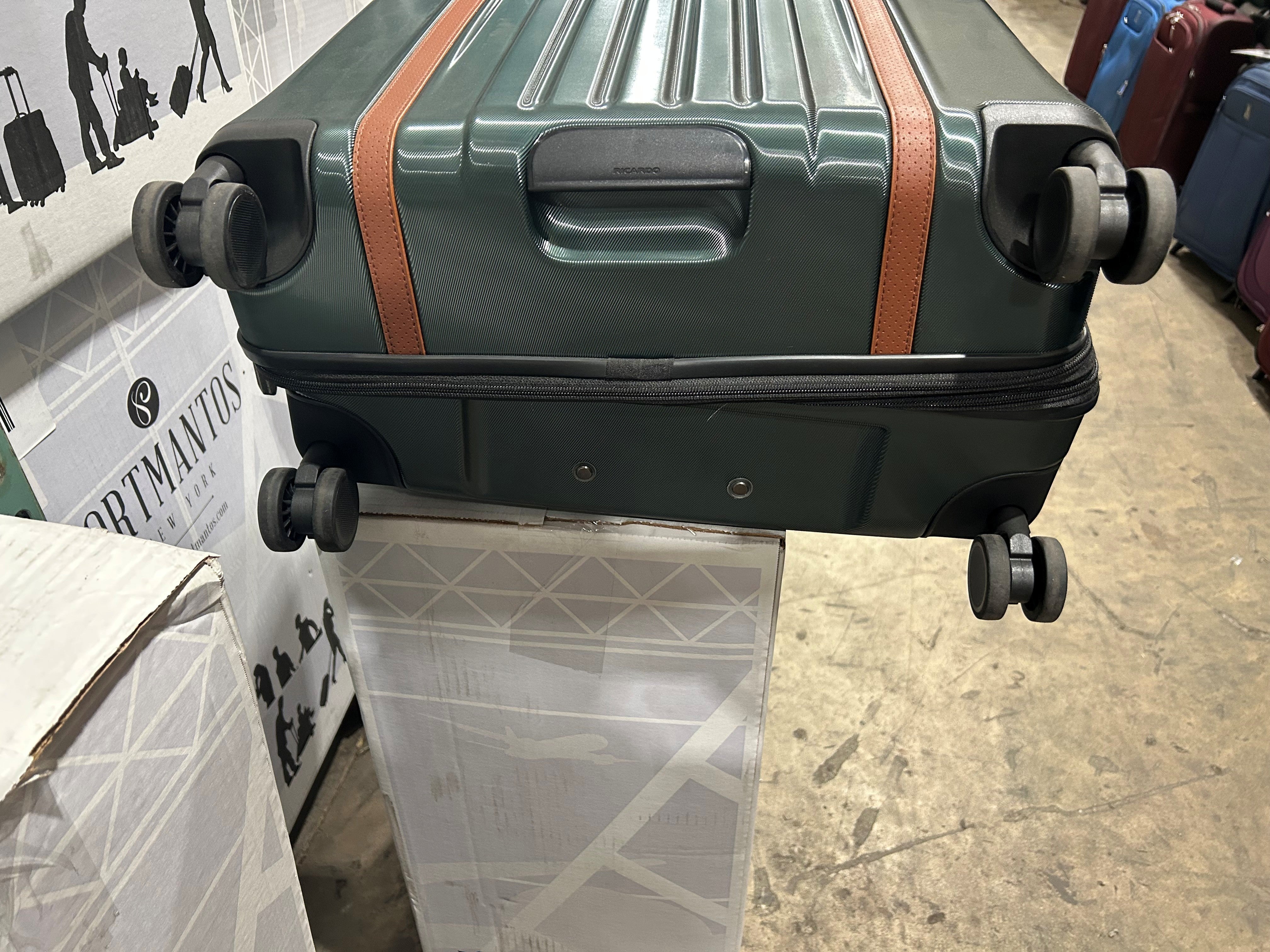 Ricardo Beverly Hills Montecito 2.0 Hardside with Dual Spinning Wheels, Expandable with Comfort Grip for Easy Packing and Moving, Men and Women U1