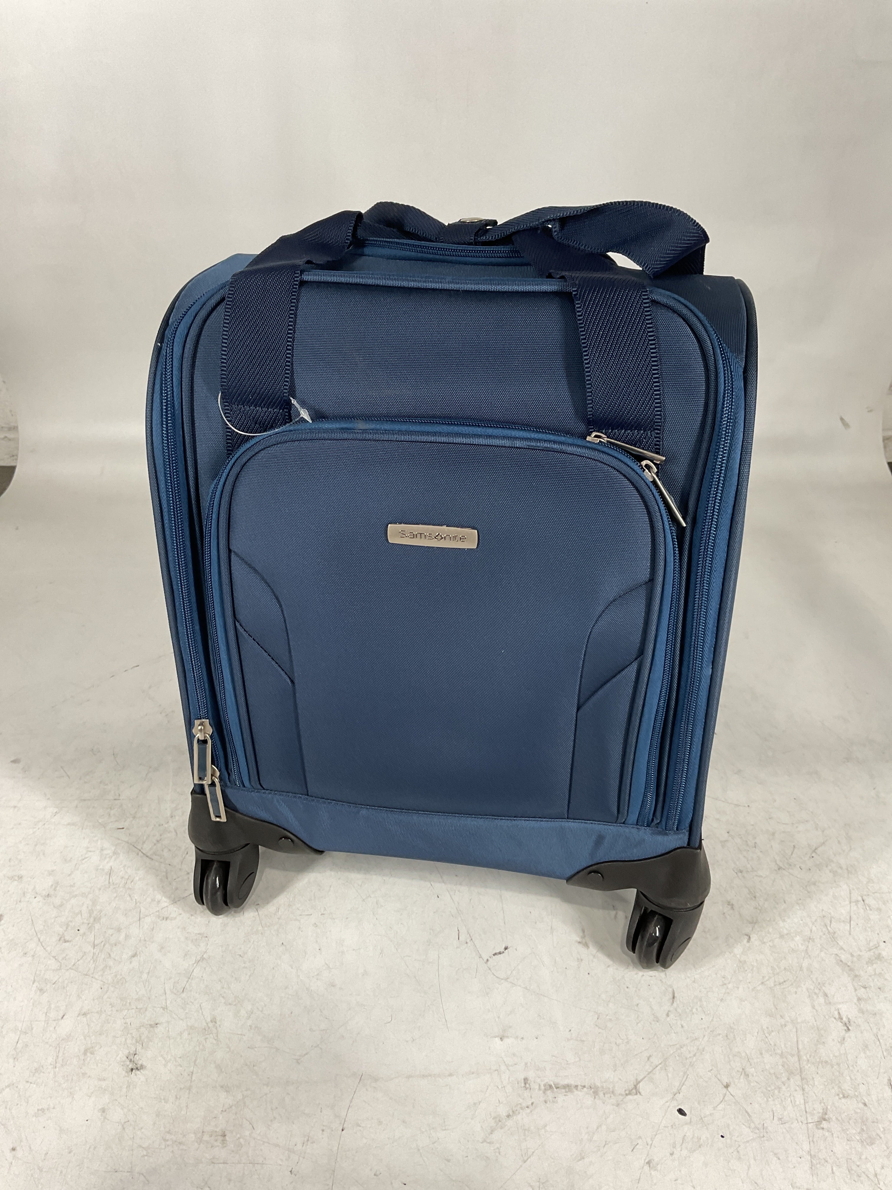 Samsonite Underseat Carry-On Spinner with USB Port U3