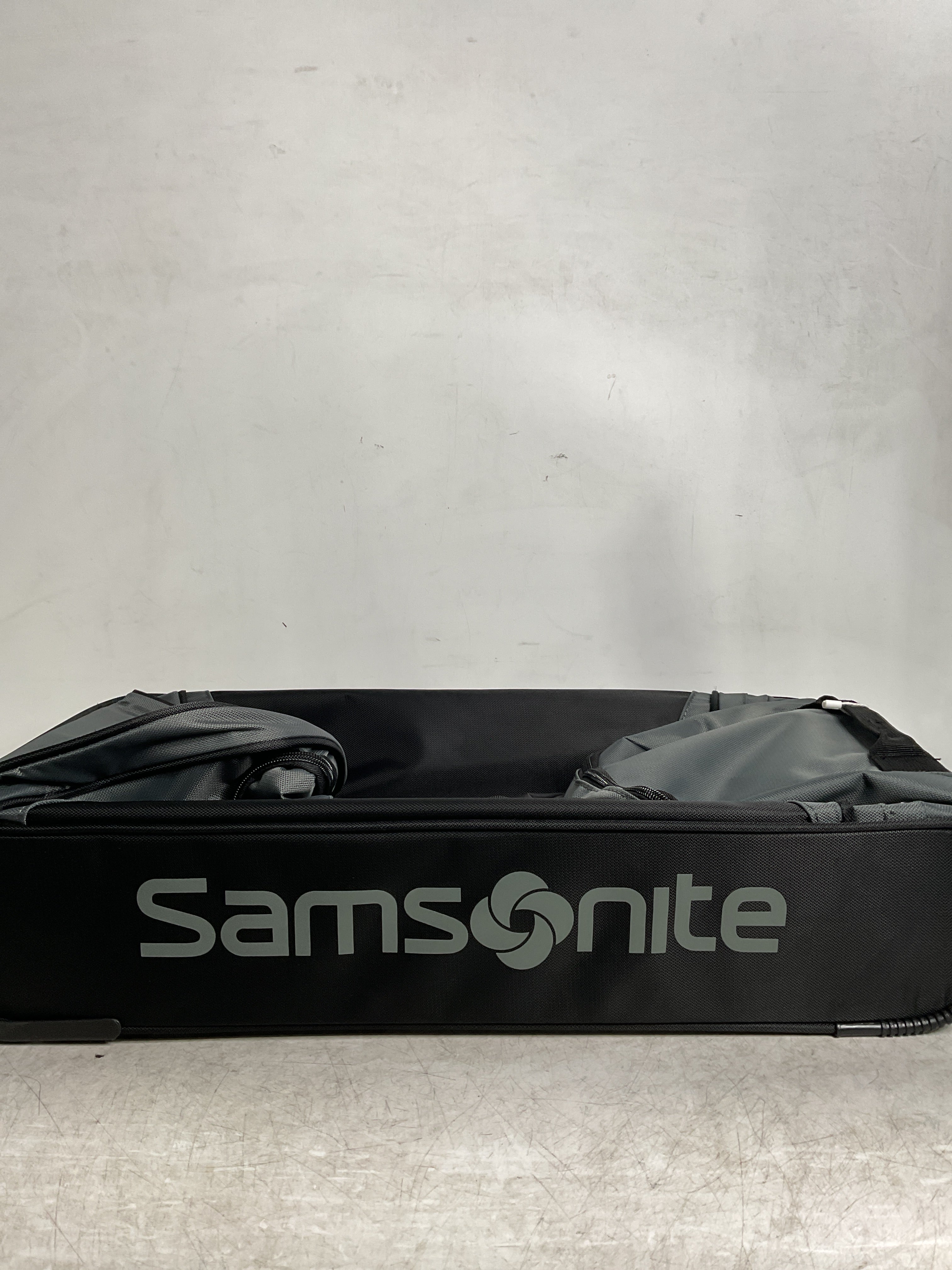Samsonite Andante 2 Wheeled 22-Inch Duffle ( Riverrock/Black , 22-Inch ) Riverrock/Black 22 Inch U2