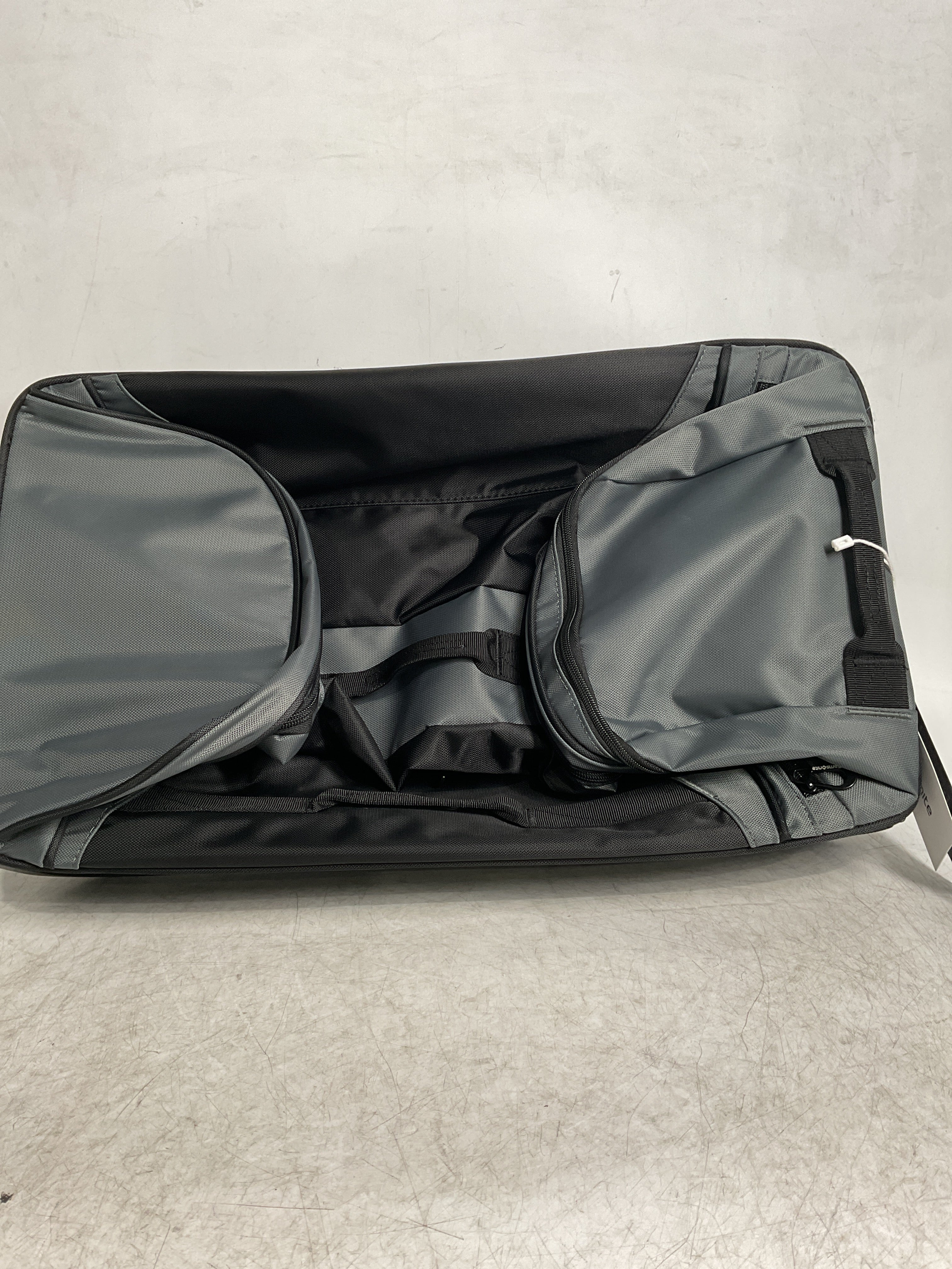Samsonite Andante 2 Wheeled 22-Inch Duffle ( Riverrock/Black , 22-Inch ) Riverrock/Black 22 Inch U2
