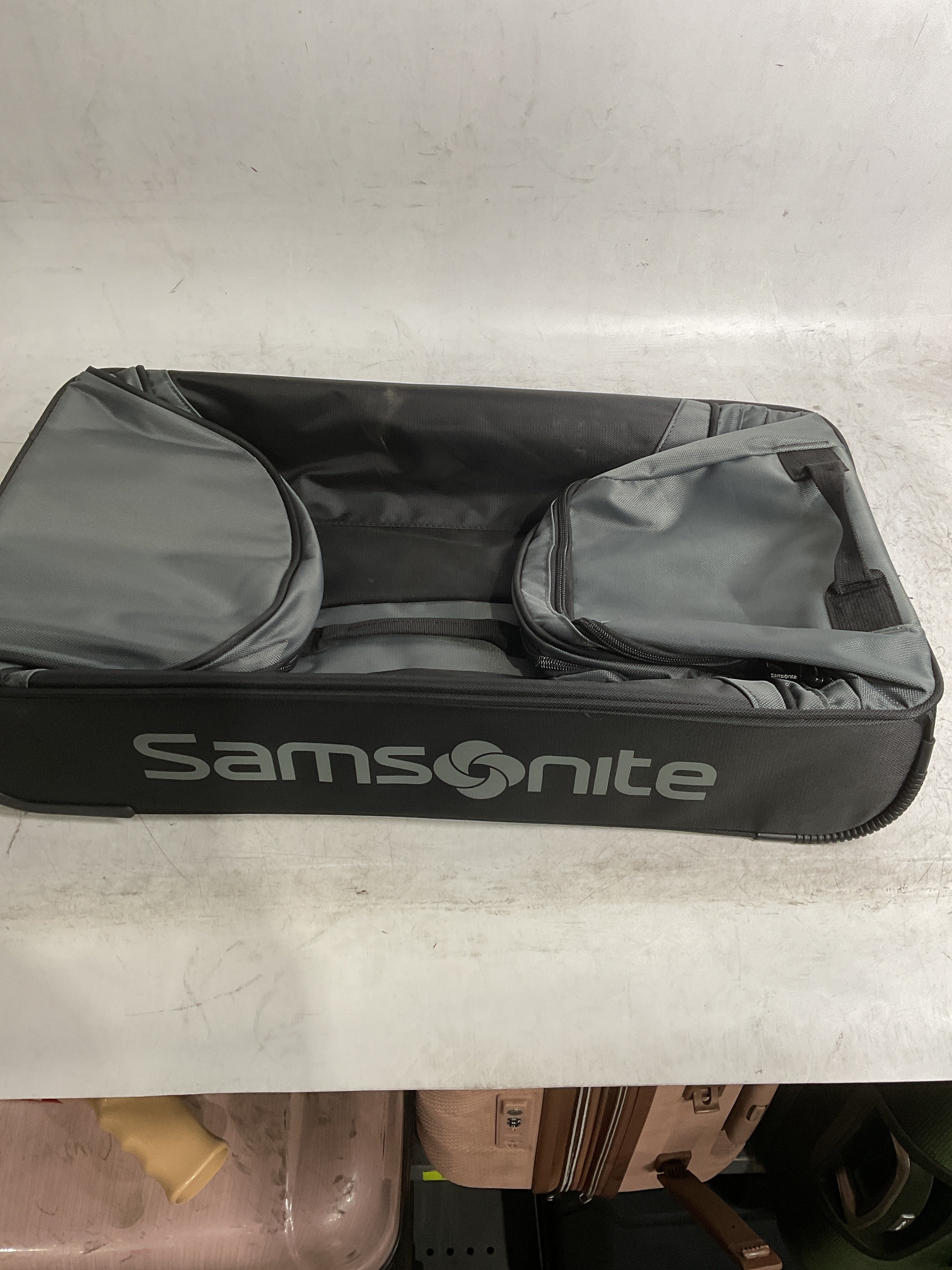 Samsonite Andante 2 Wheeled 22-Inch Duffle ( Moss Green/Black , 22-Inch ) Moss Green/Black 22 Inch U1