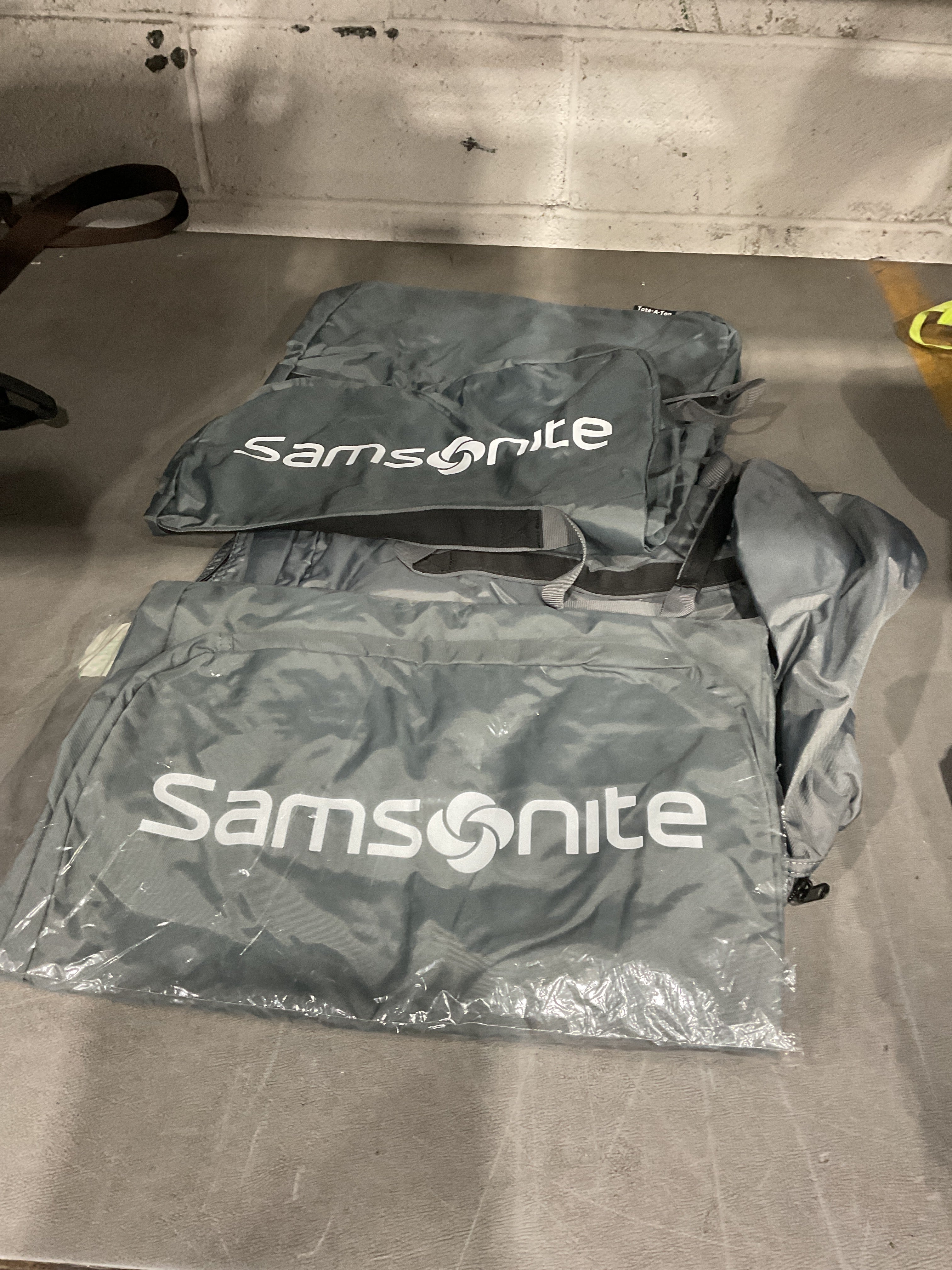 Samsonite Tote-A-Ton 32.5-Inch Duffel Bag U4