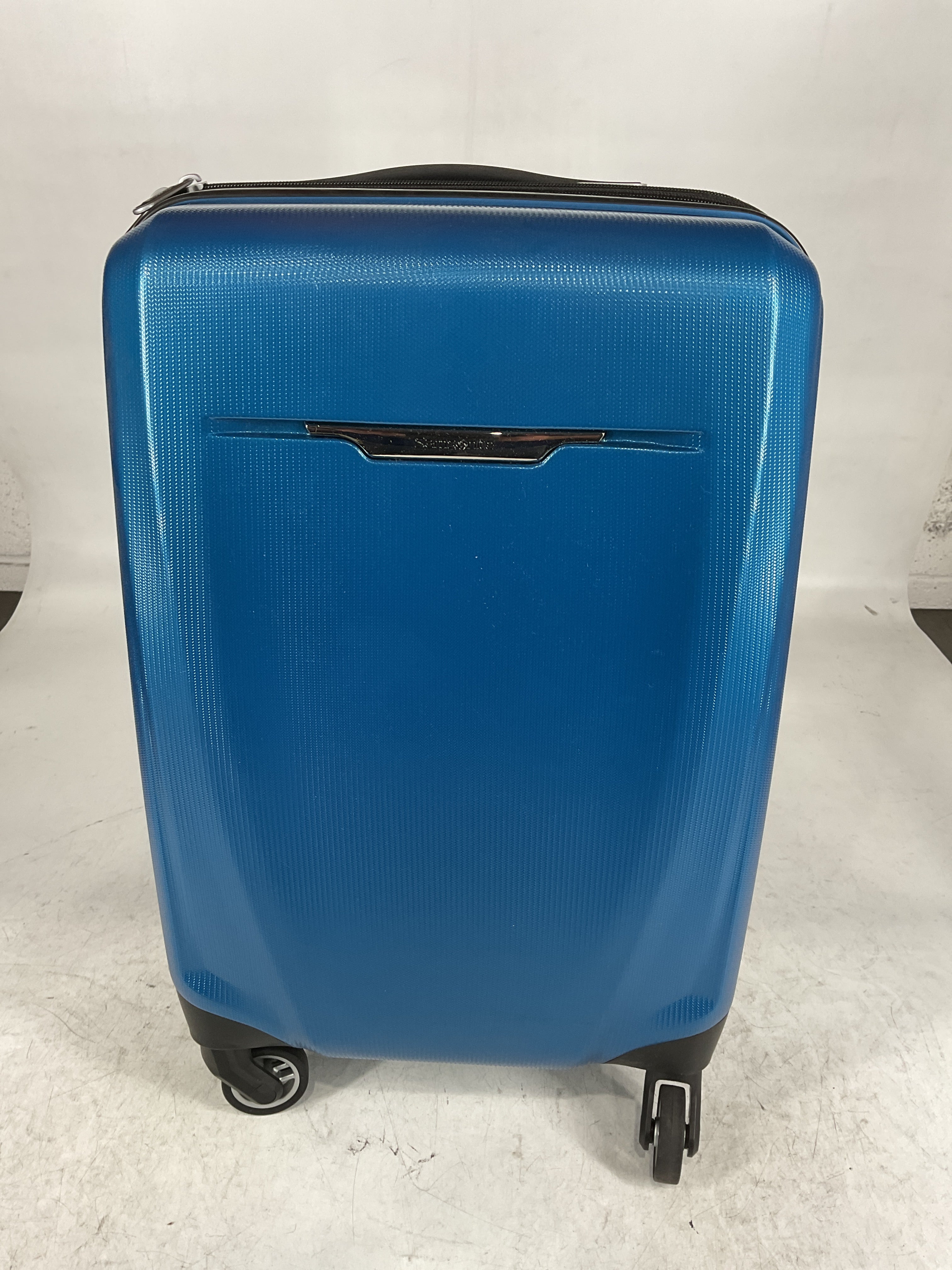 Samsonite Winfield 3 DLX Spinner U4