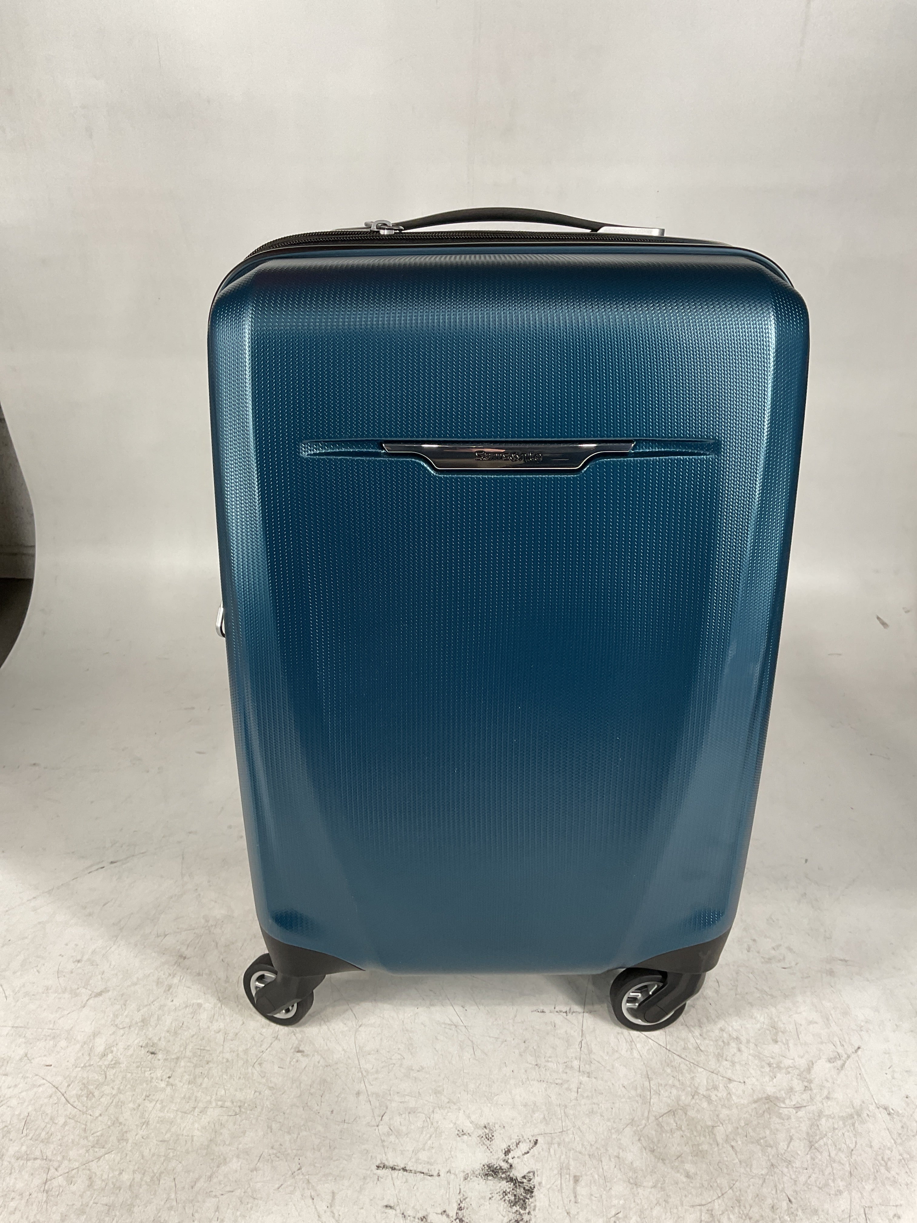 Samsonite Winfield 3 DLX Spinner U5