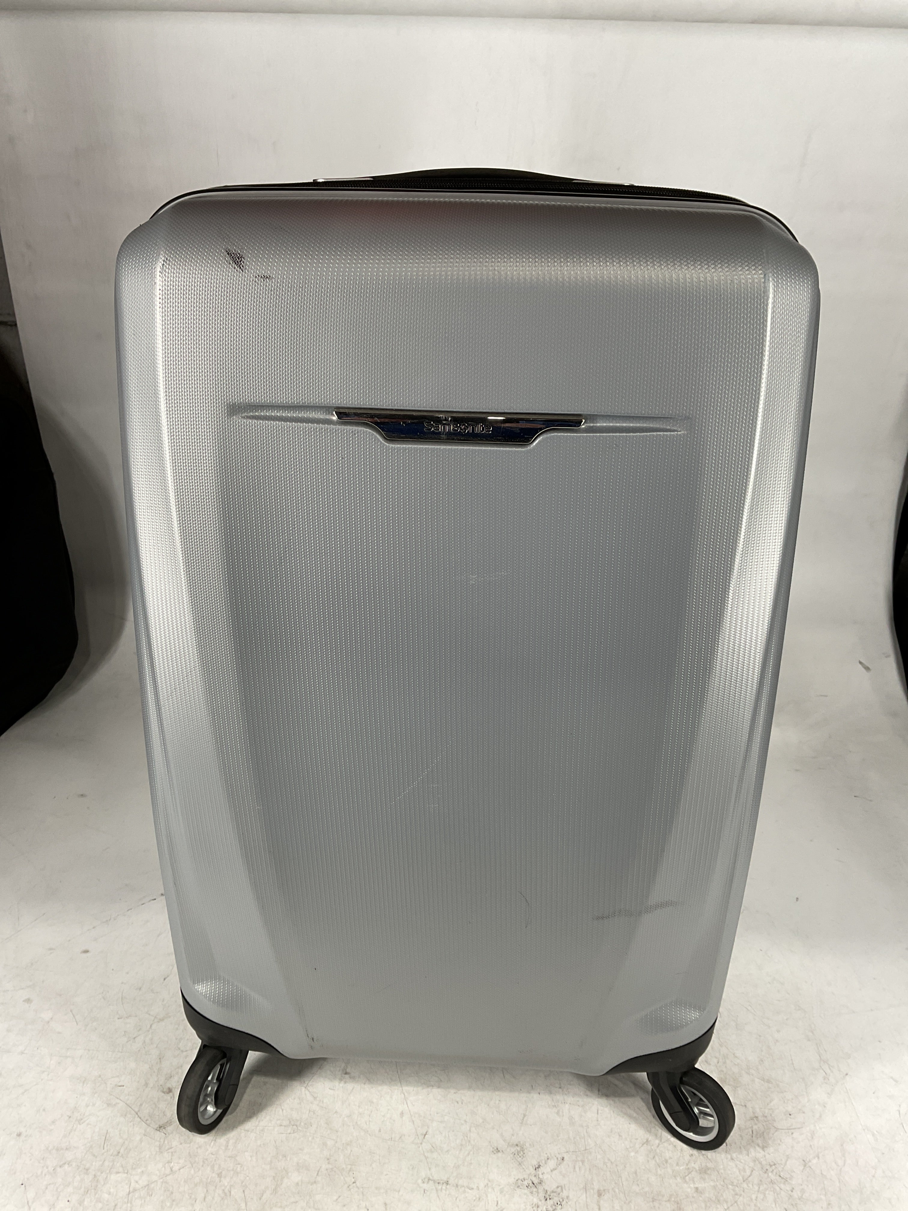 Samsonite Winfield 3 DLX Spinner Silver Checked Medium 25 Inch U5