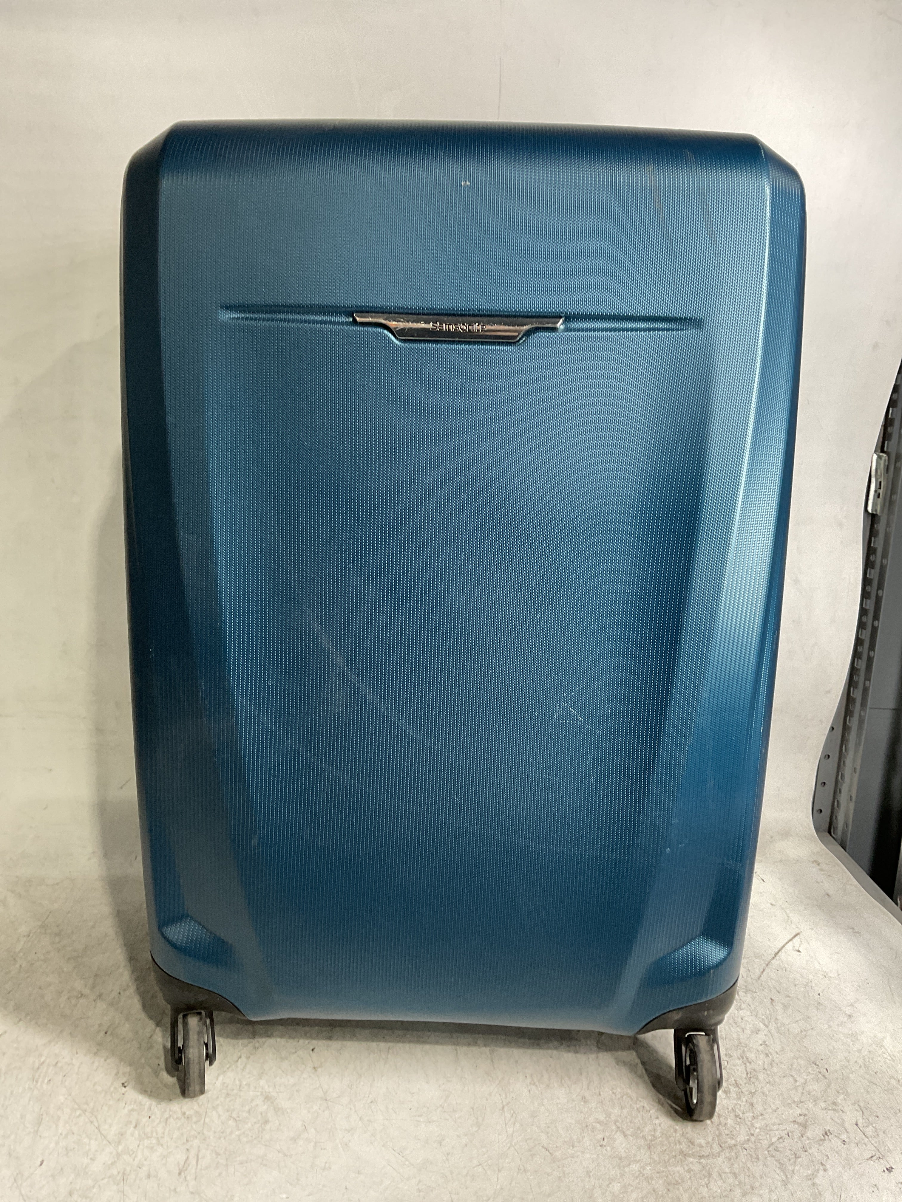 Samsonite Winfield 3 DLX Spinner ( Navy , Checked-Large 28-Inch ) Navy Checked Large 28 Inch U2