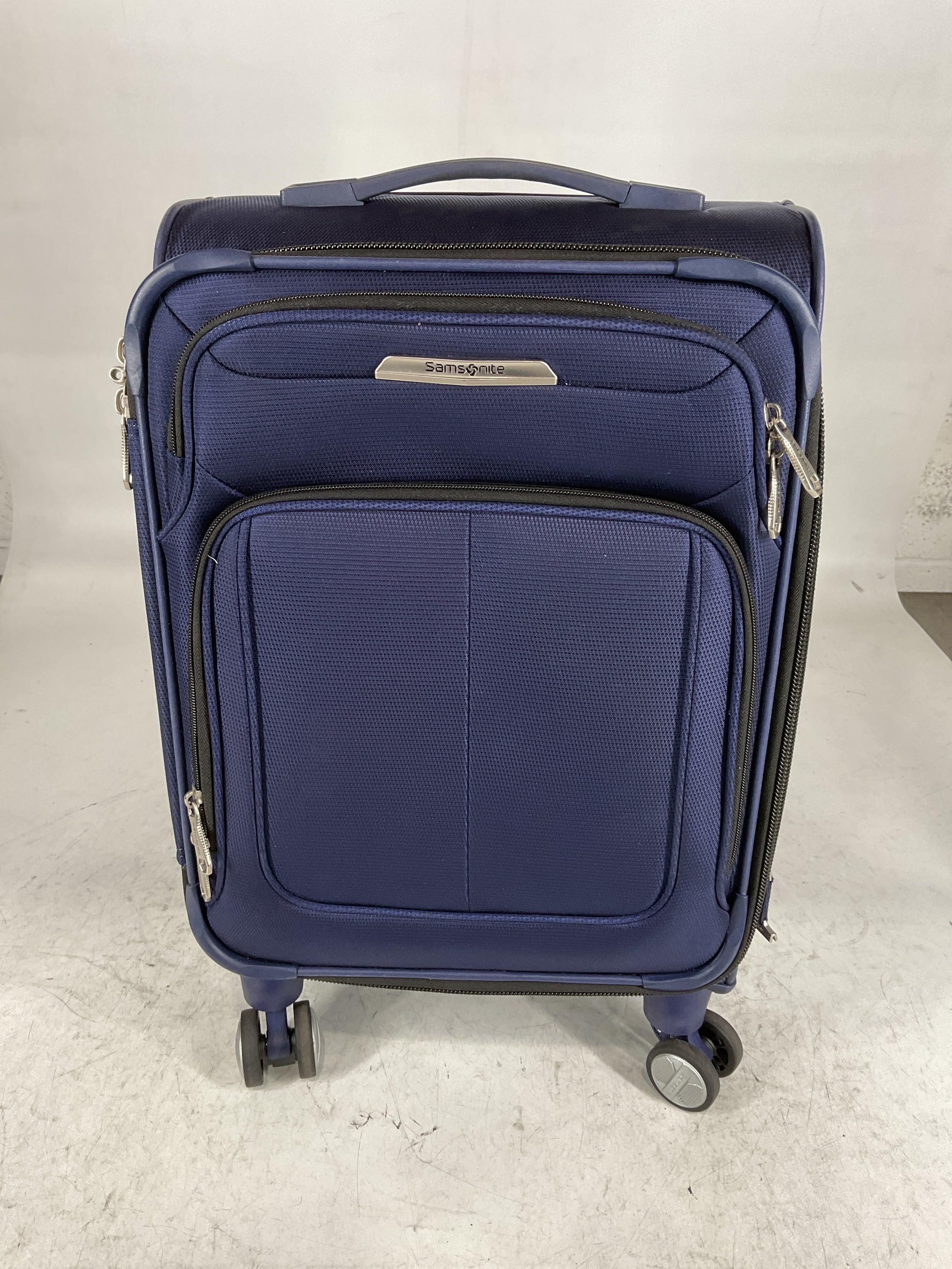 Samsonite SoLyte DLX Carry-On Expandable Spinner U3