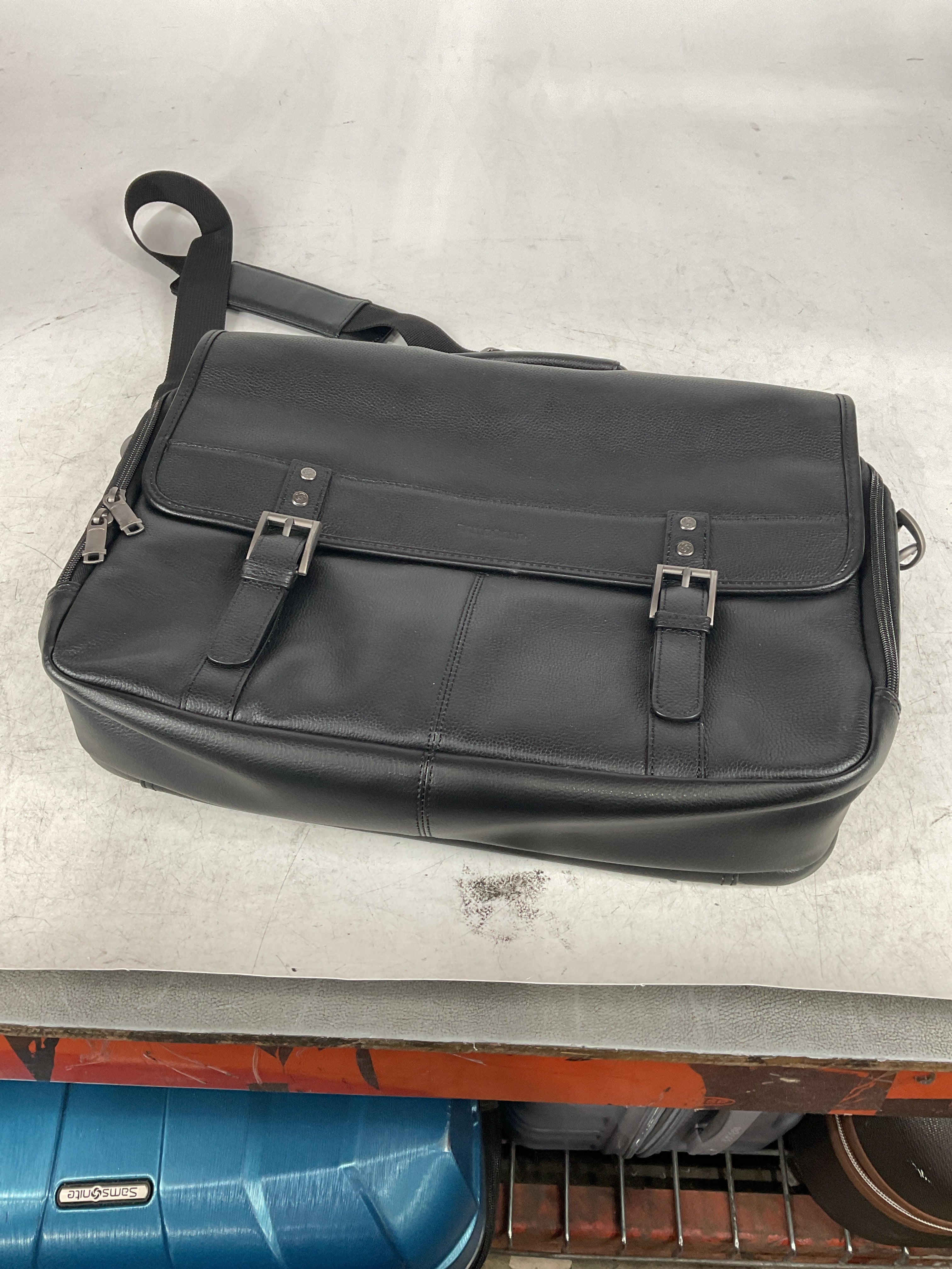 Samsonite Classic Leather Flapover U1