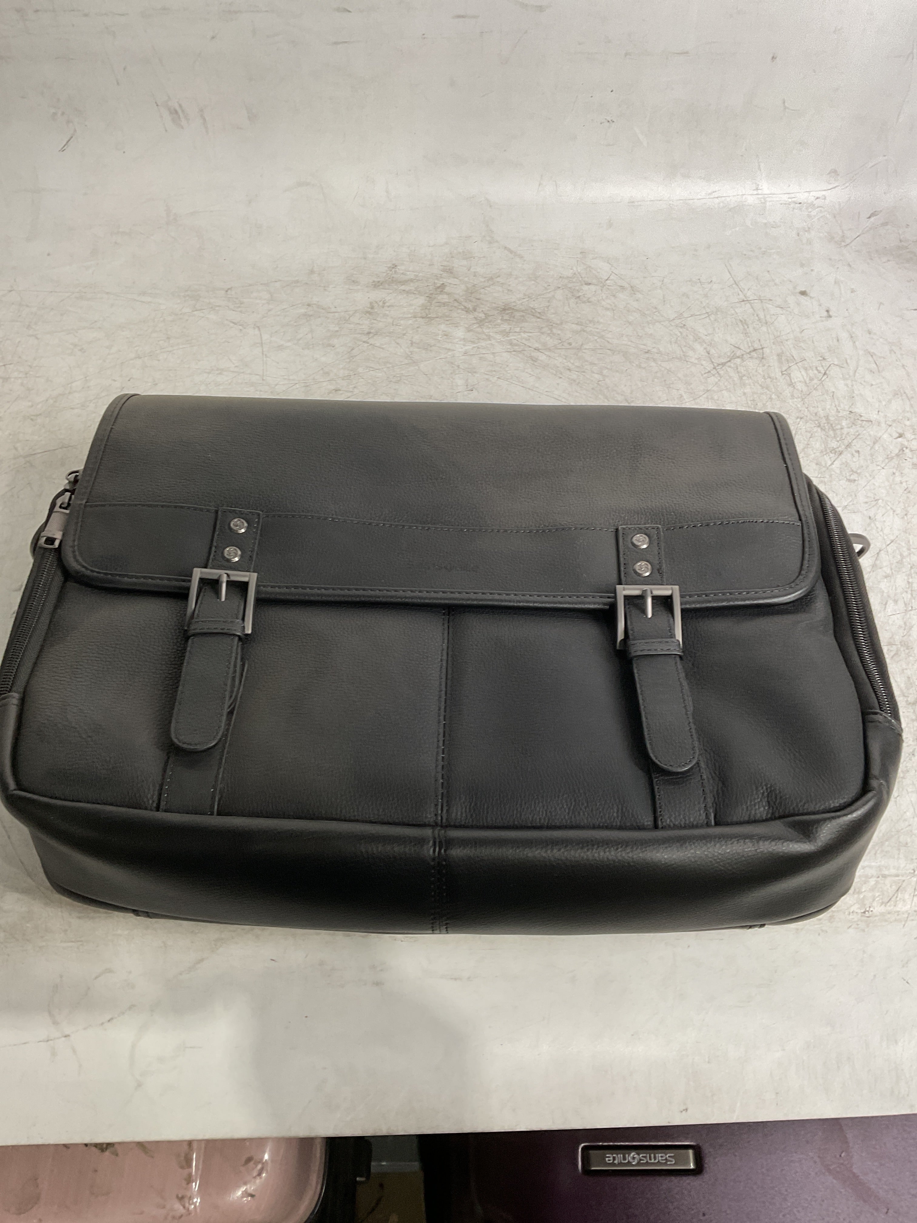 Samsonite Classic Leather Flapover ( Black , One Size ) Black One Size U4