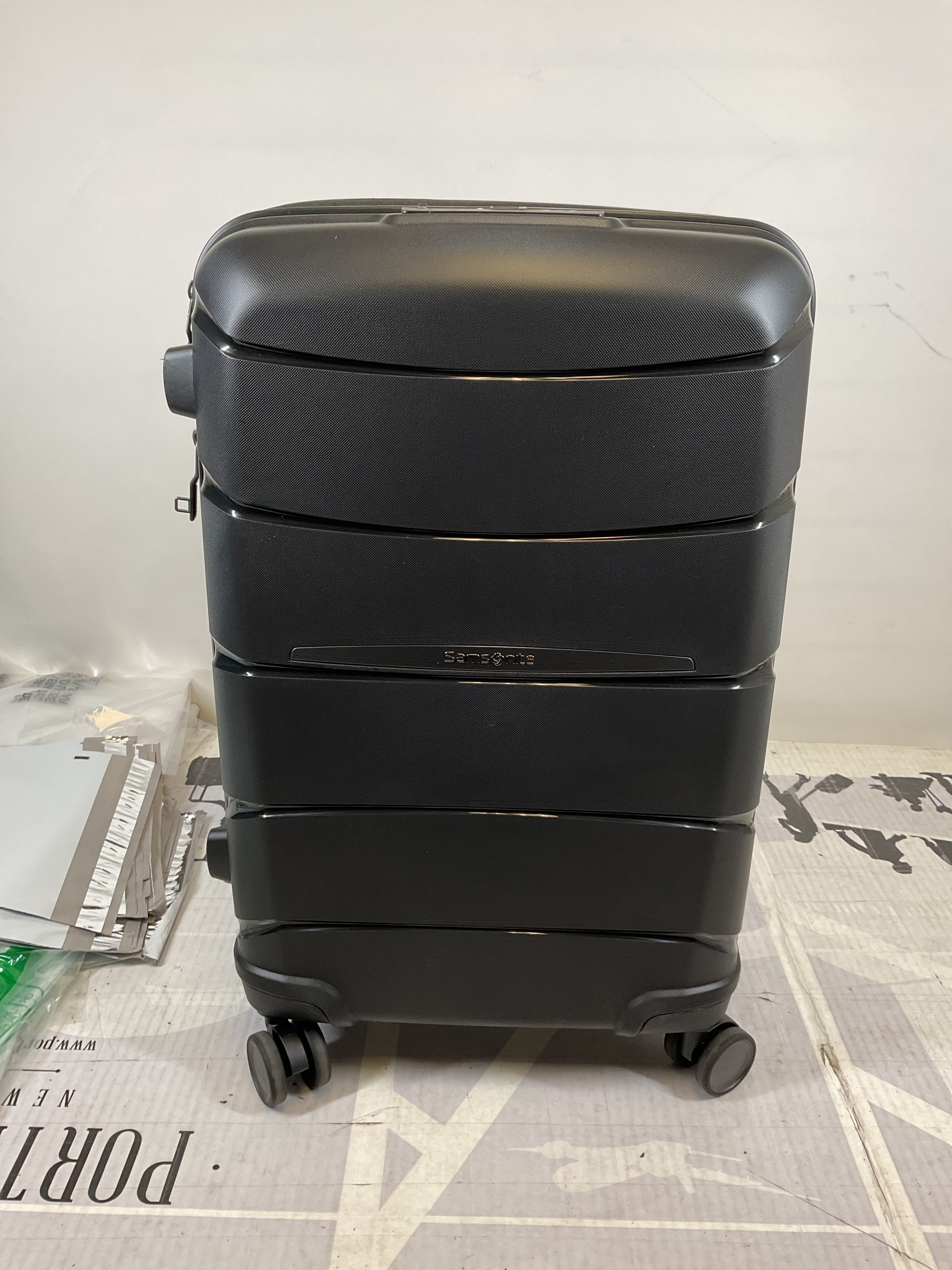 Samsonite Outline Pro Carry-On Spinner ( Midnight Black , One Size ) Midnight Black One Size U10