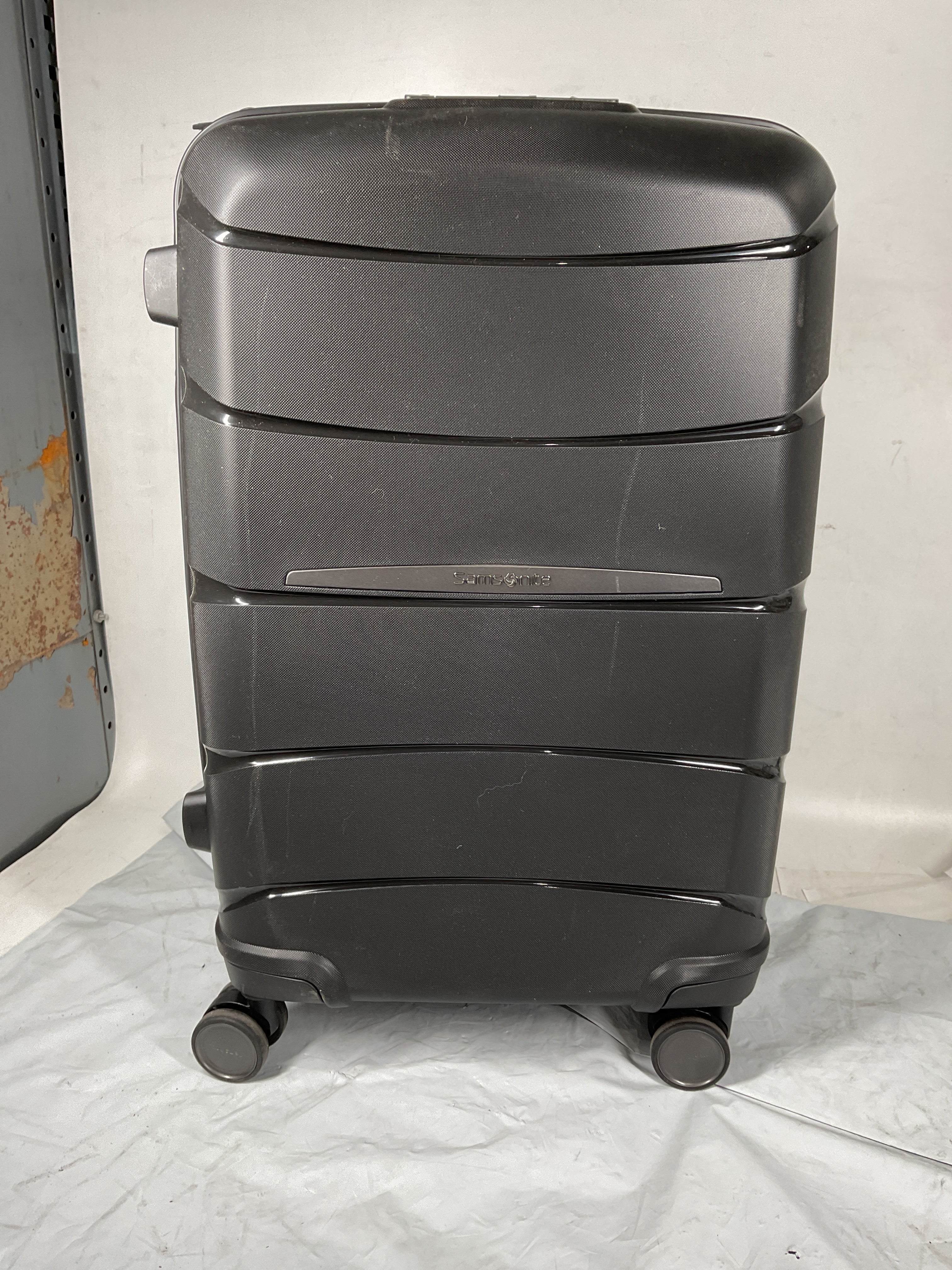 Samsonite Outline Pro Carry-On Spinner ( Midnight Black , One Size ) Midnight Black One Size U2