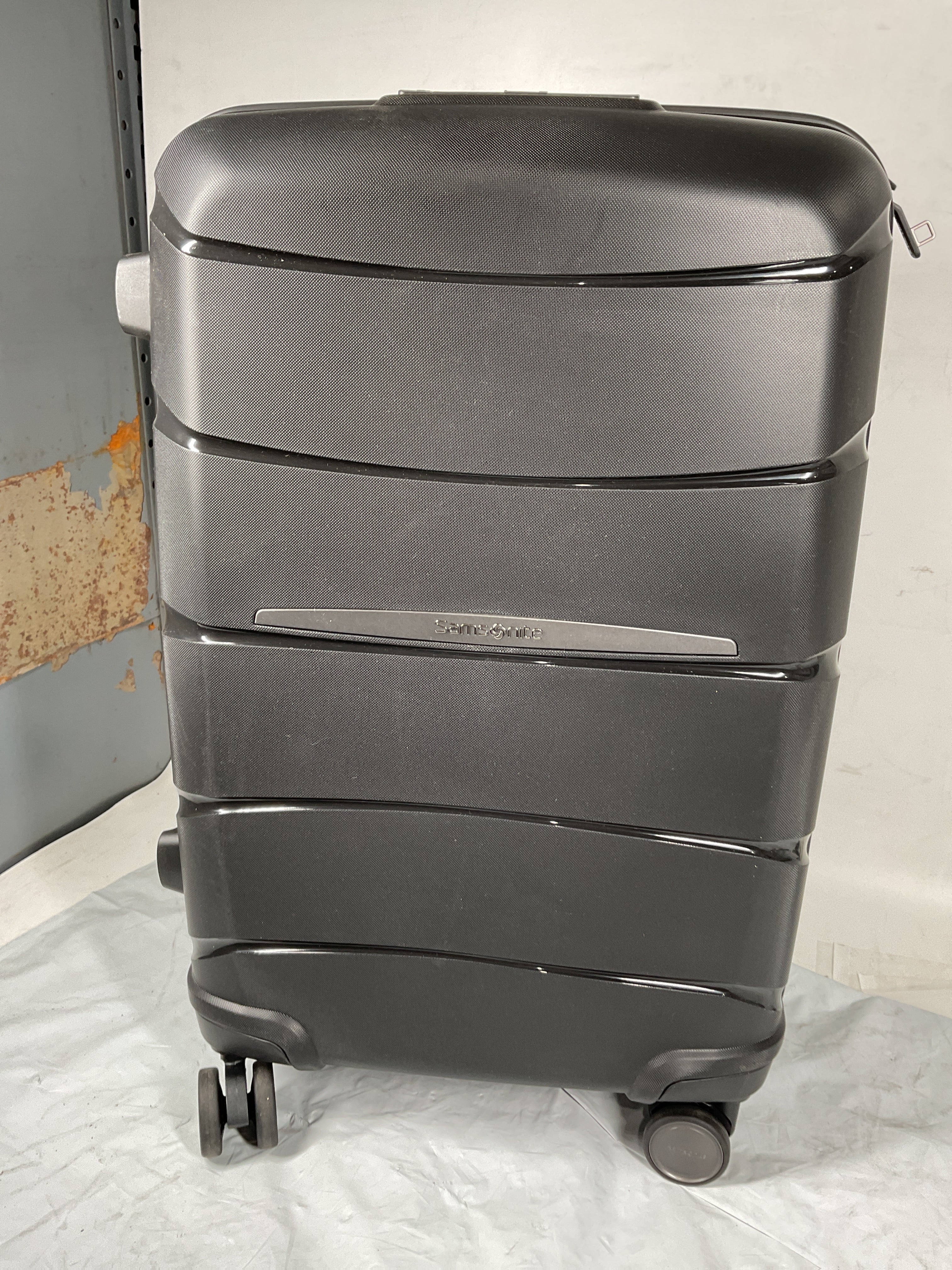 Samsonite Outline Pro Carry-On Spinner ( Midnight Black , One Size ) Midnight Black One Size U3