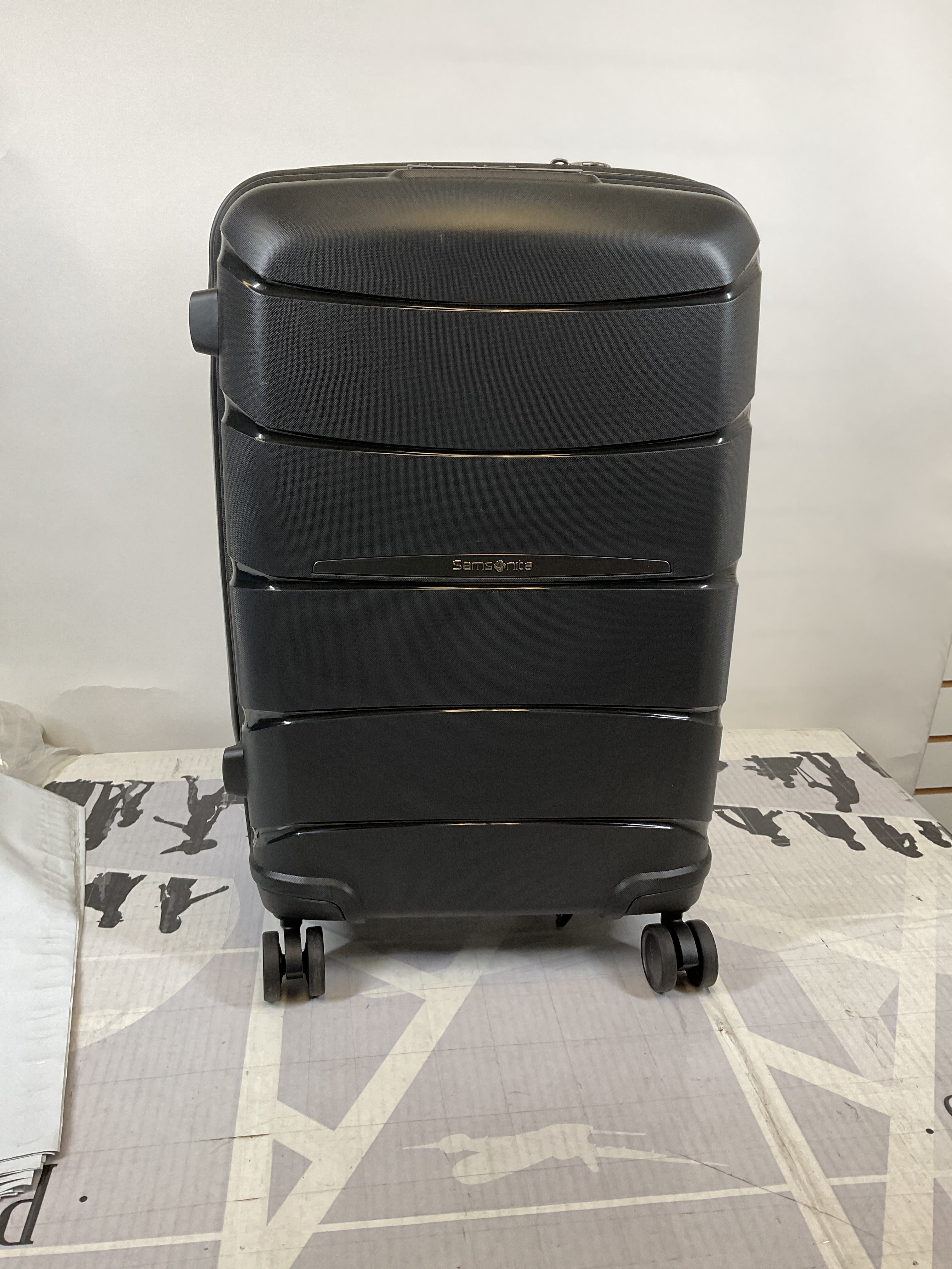 Samsonite Outline Pro Carry-On Spinner ( Midnight Black , One Size ) Midnight Black One Size U4
