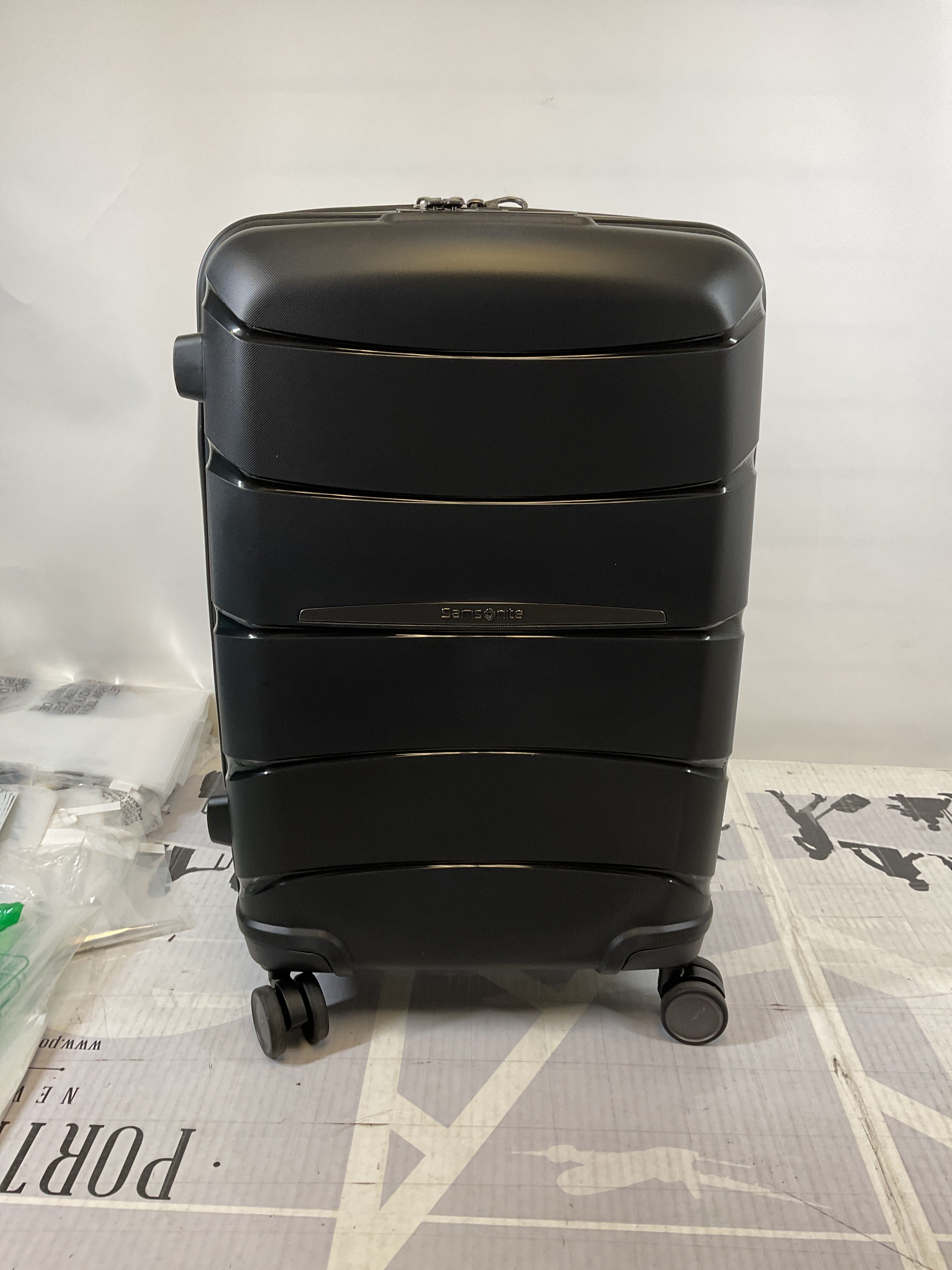 Samsonite Outline Pro Carry-On Spinner ( Midnight Black , One Size ) Midnight Black One Size U6