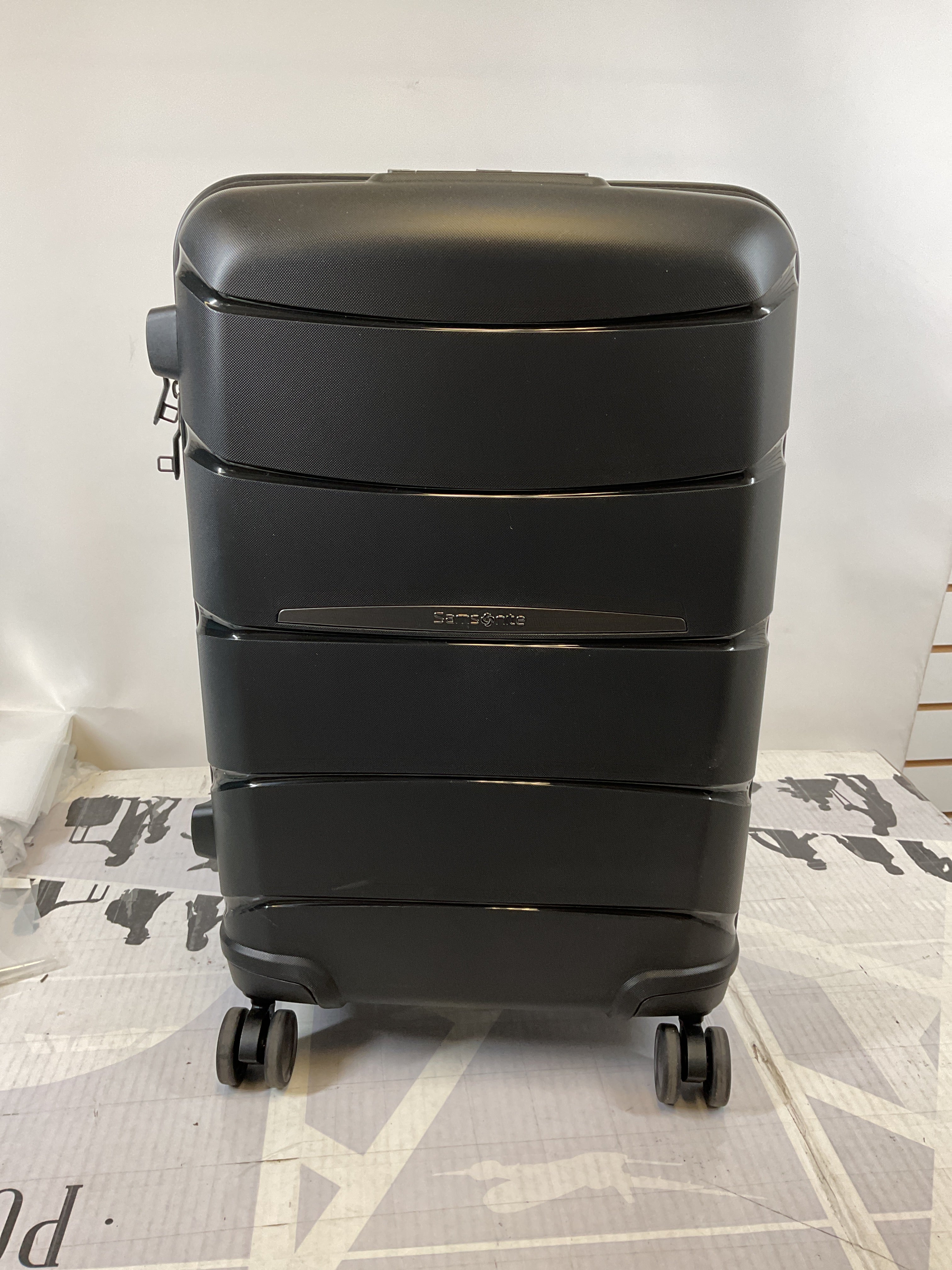 Samsonite Outline Pro Carry-On Spinner ( Midnight Black , One Size ) Midnight Black One Size U7