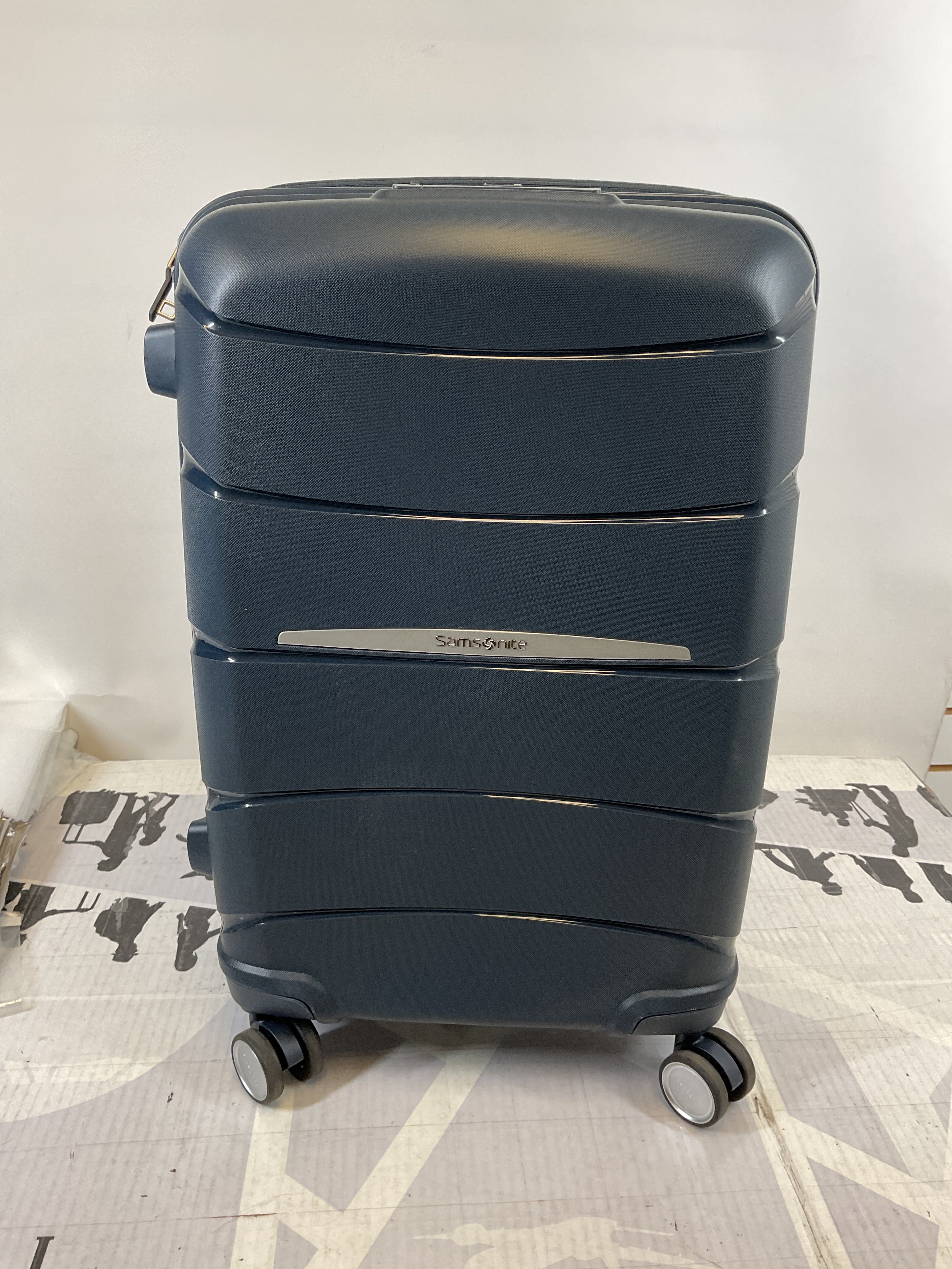 Samsonite Outline Pro Carry-On Spinner ( Midnight Blue , One Size ) Midnight Blue One Size U4