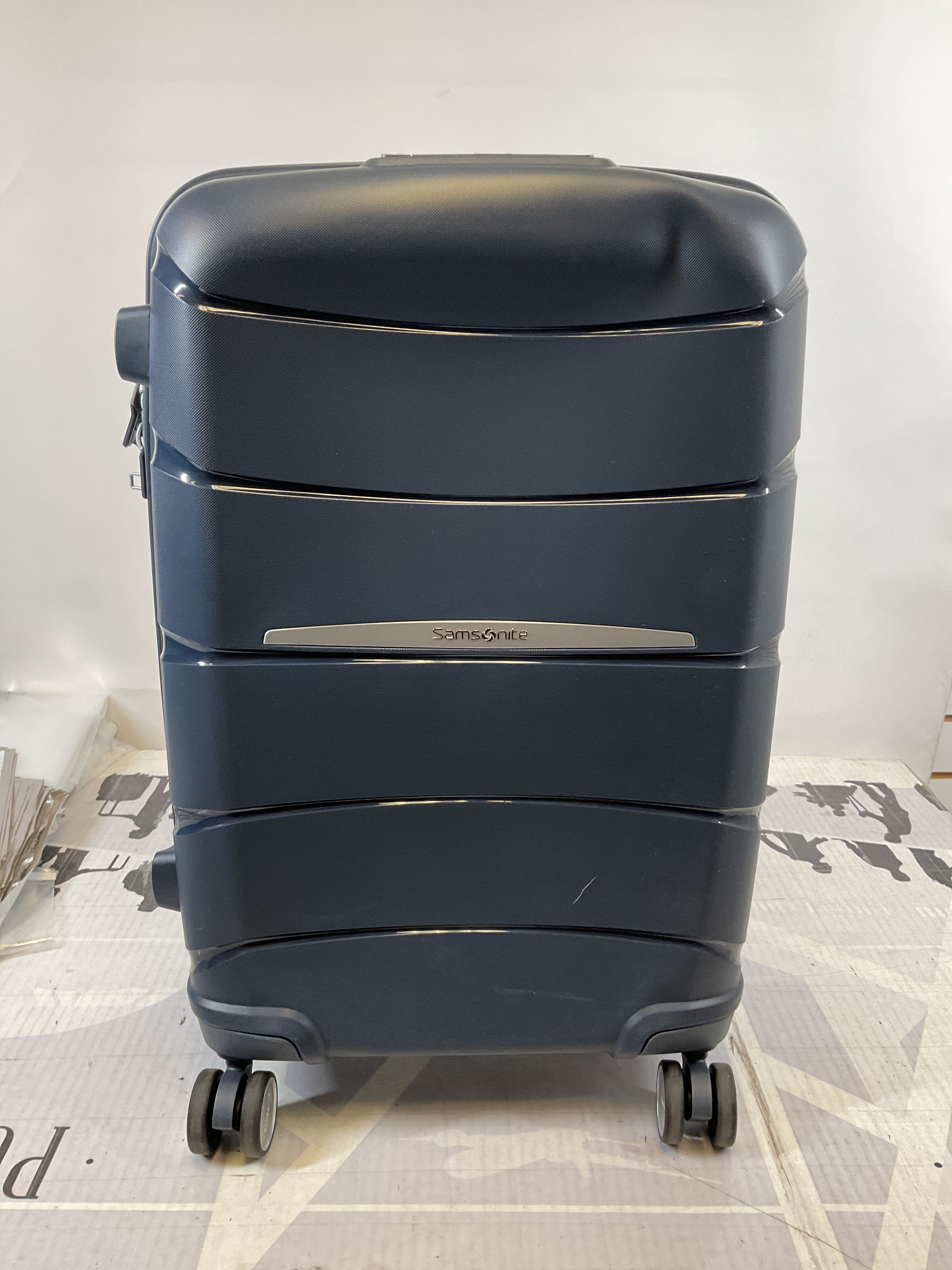 Samsonite Outline Pro Carry-On Spinner ( Midnight Blue , One Size ) Midnight Blue One Size U5