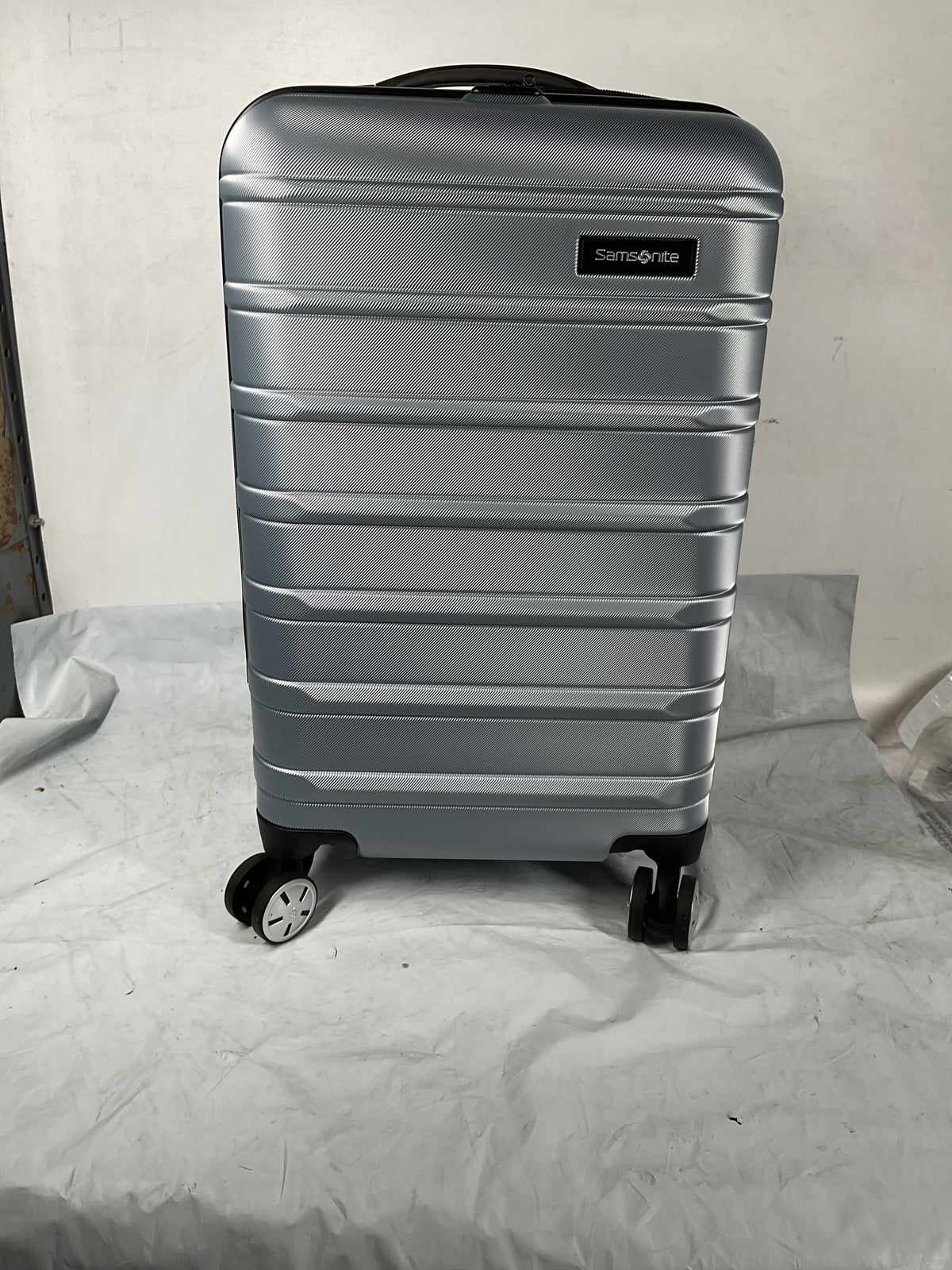 Samsonite Omni 2 Carry On Arctic Silver  U2