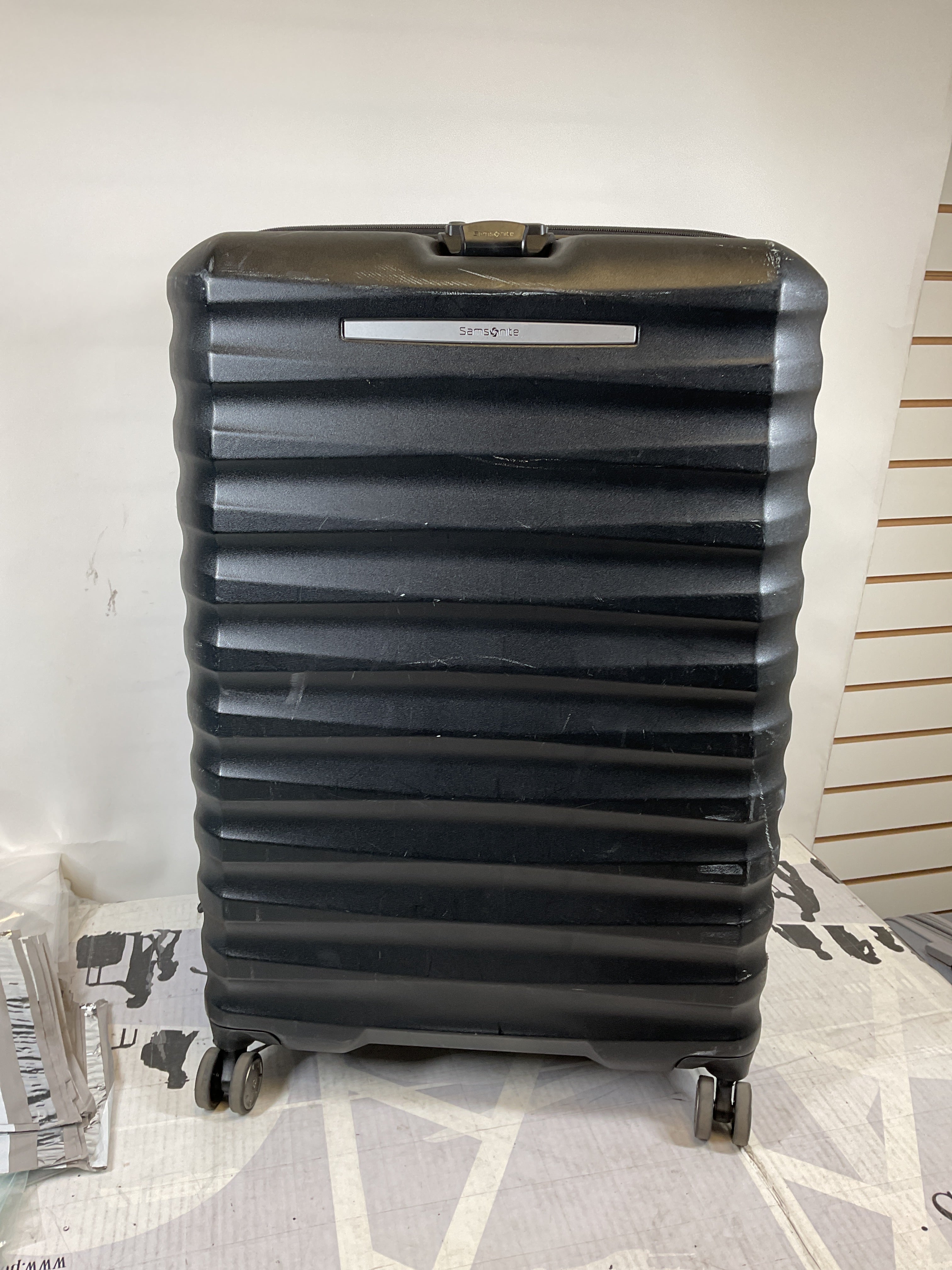 Samsonite Opto 3 Hardside Spinner Luggage Collection ( Basalt Black , Checked-Large ) Basalt Black Checked Large U1