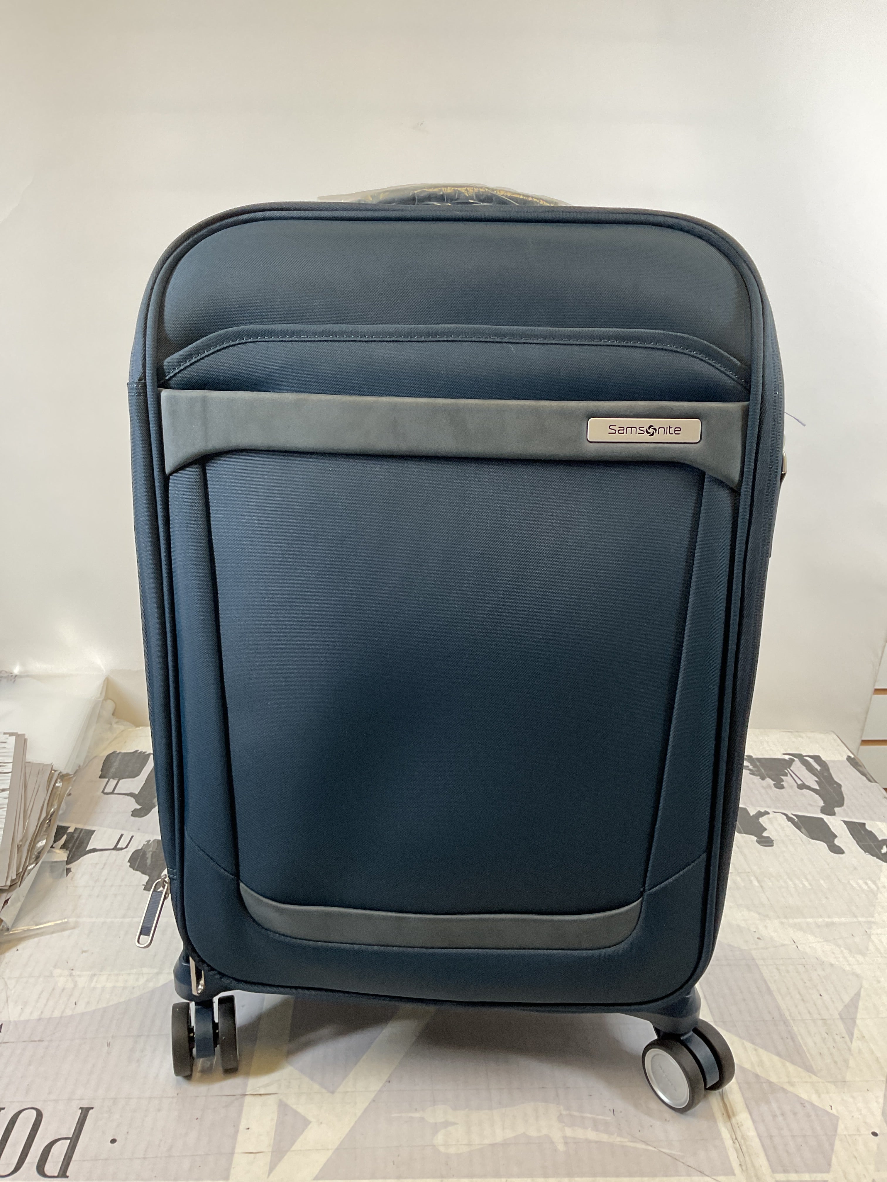 Samsonite Elevation Softside Carry-On Expandable Spinner ( Midnight Blue , One Size ) Midnight Blue One Size U1