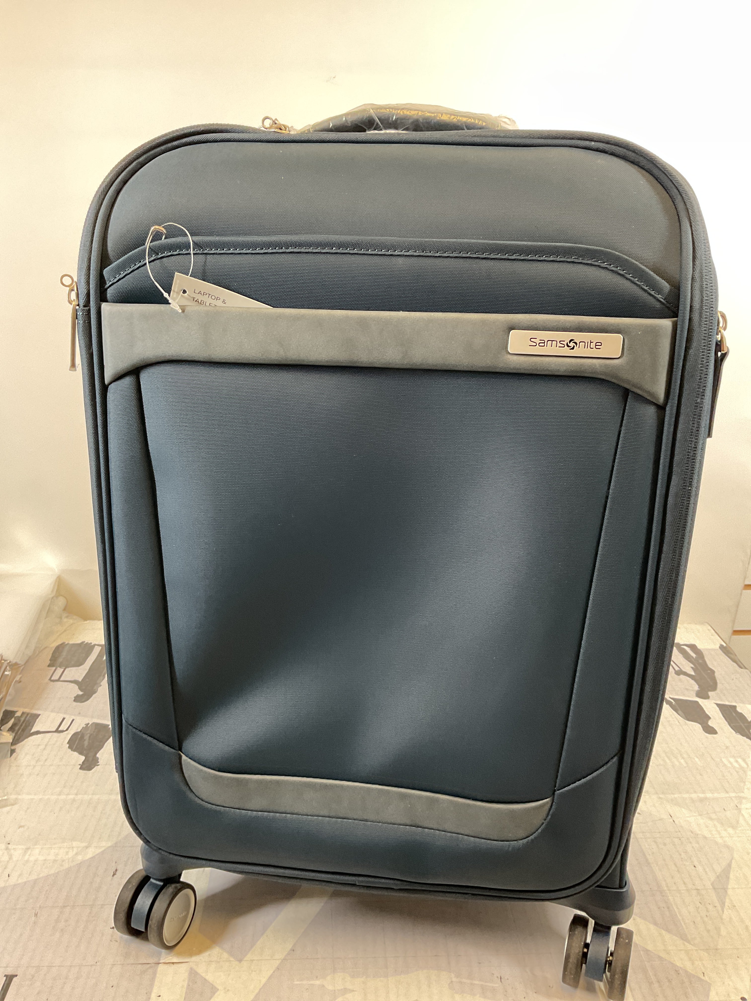Samsonite Elevation Softside Carry-On Expandable Spinner ( Midnight Blue , One Size ) Midnight Blue One Size U2