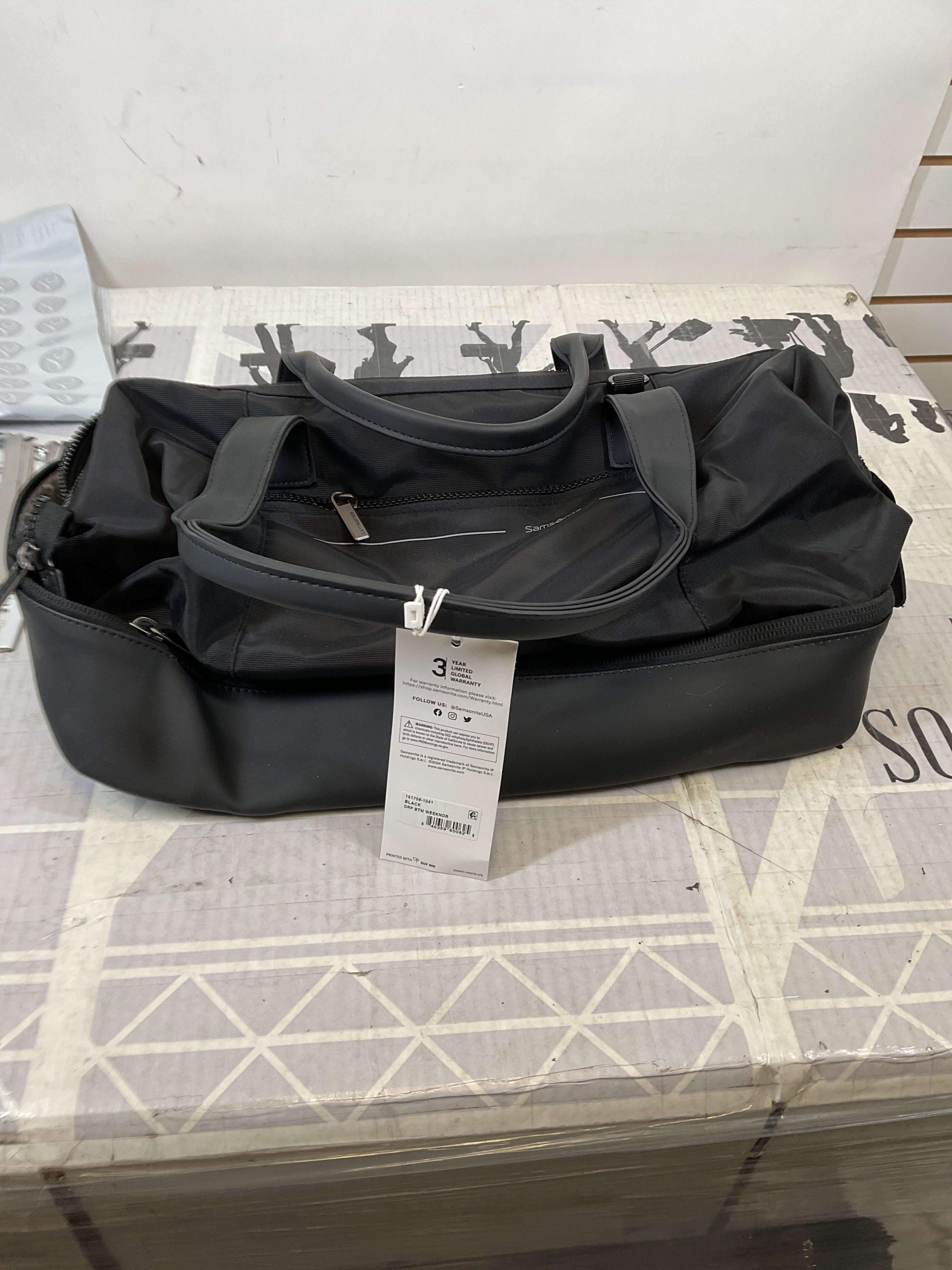 Samsonite Better Than Basic Drop Bottom Weekender ( Black , One Size ) Black One Size U10