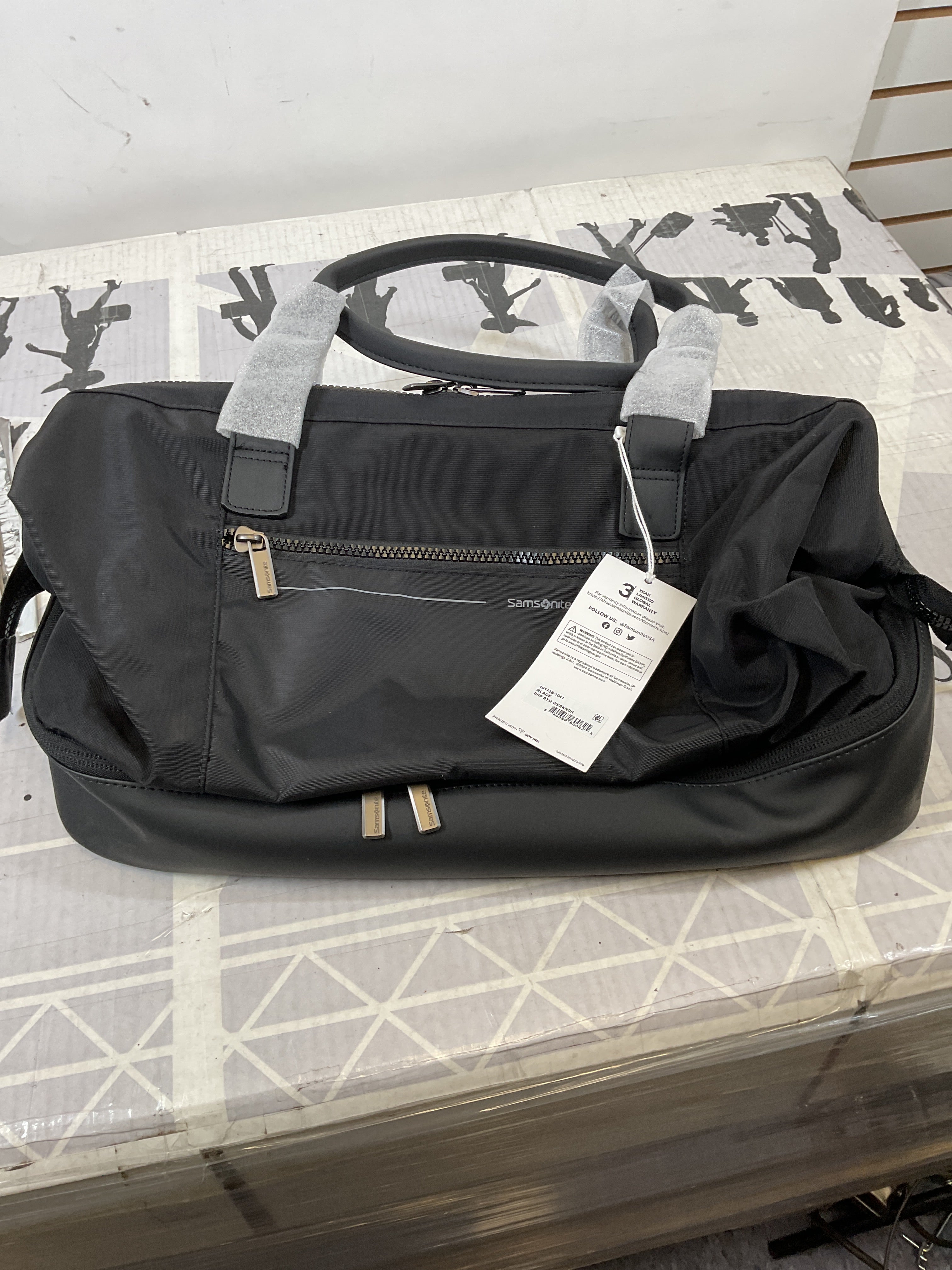Samsonite Better Than Basic Drop Bottom Weekender ( Black , One Size ) Black One Size U7