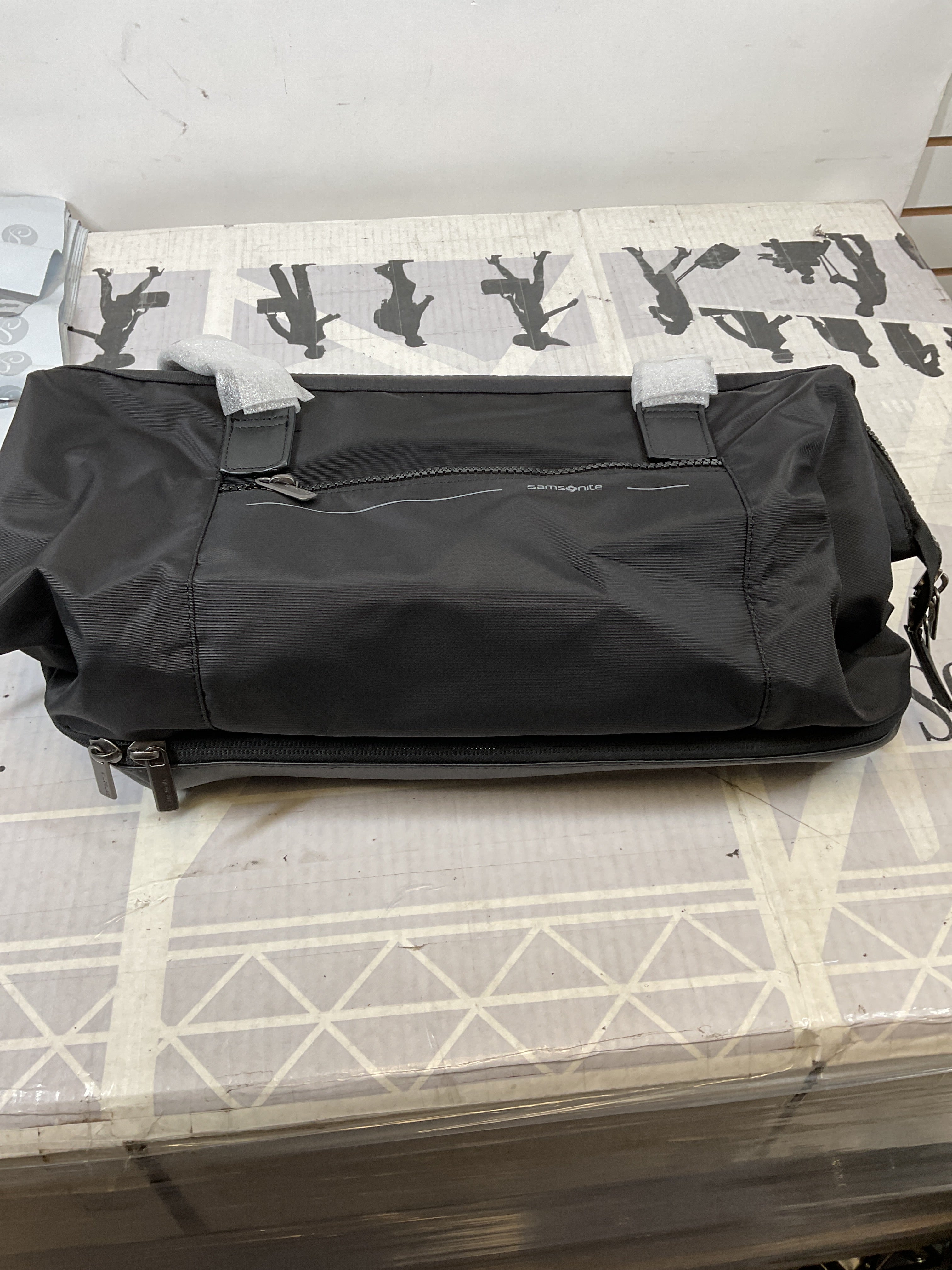 Samsonite Better Than Basic Drop Bottom Weekender ( Black , One Size ) Black One Size U8