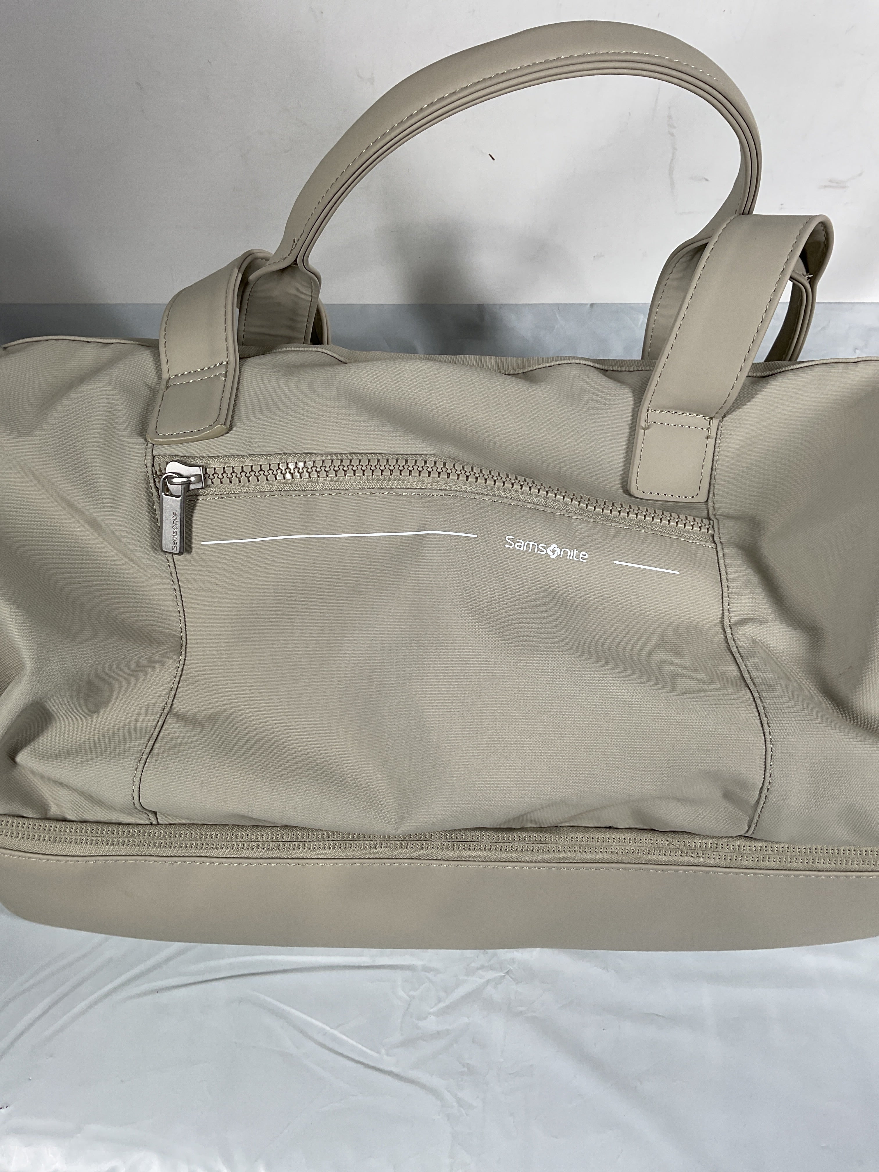 Samsonite Better Than Basic Drop Bottom Weekender ( Limestone Grey , One Size ) Limestone Grey One Size U1