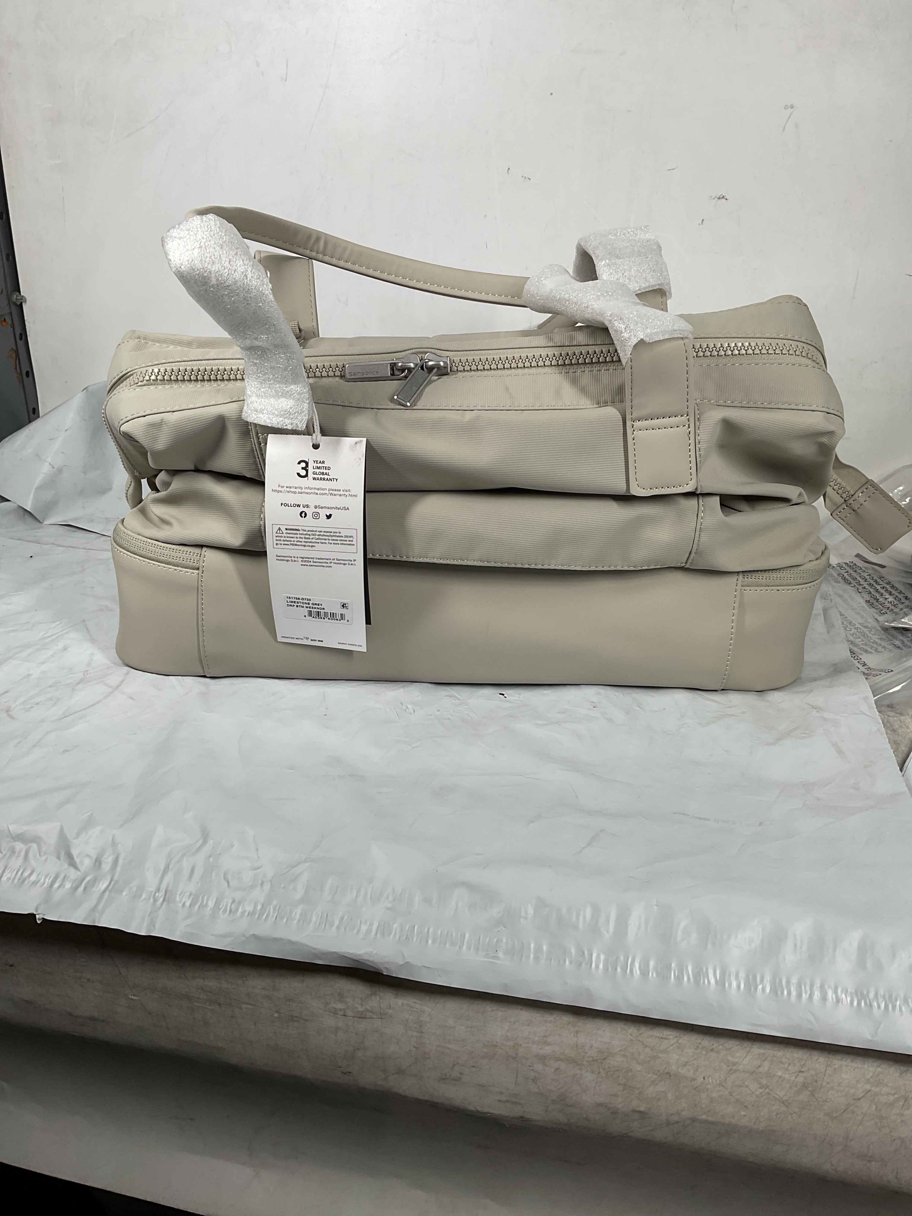 Samsonite Better Than Basic Drop Bottom Weekender ( Limestone Grey , One Size ) Limestone Grey One Size U3