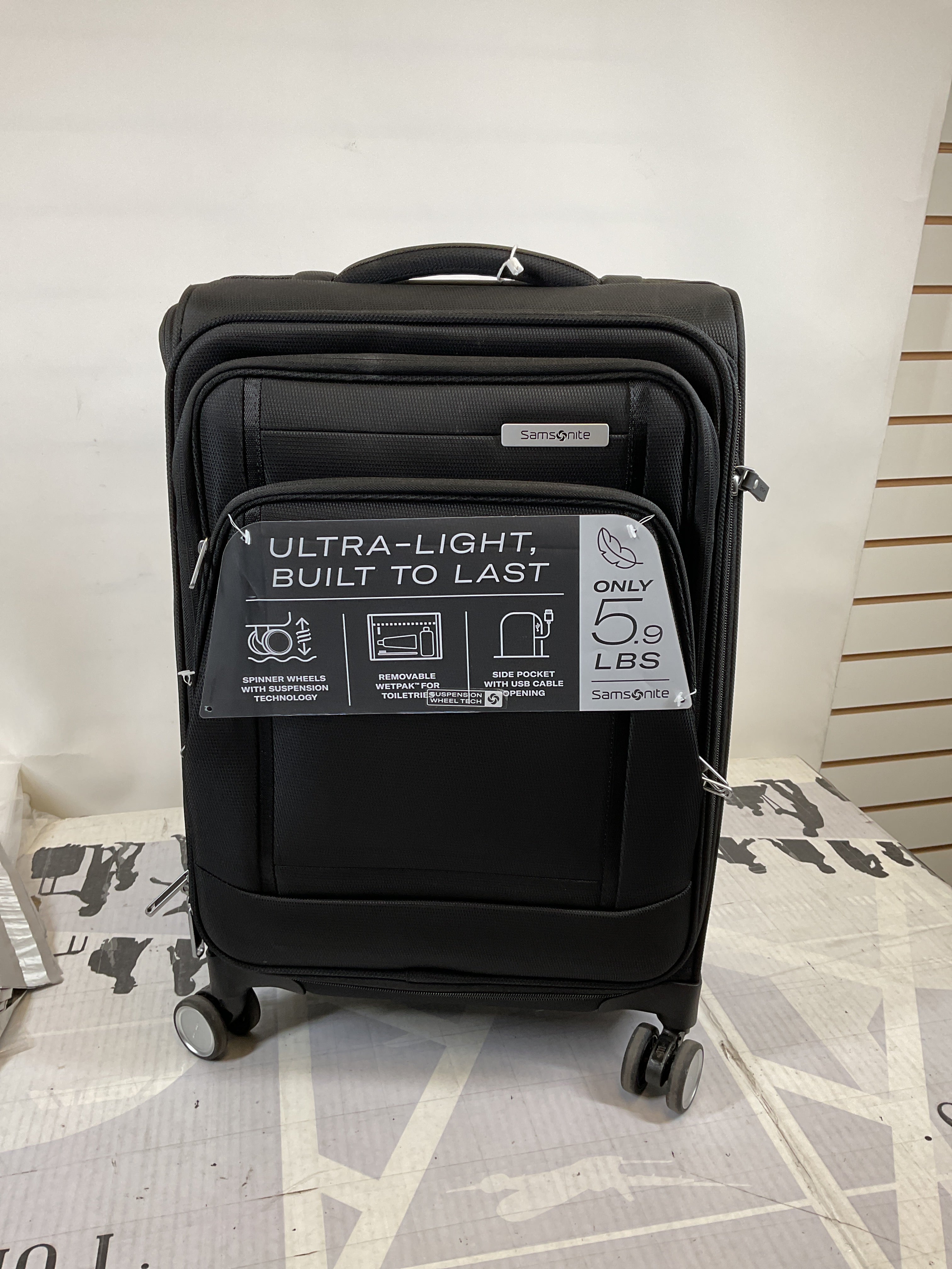 Samsonite UpLIFT Lightweight Softside Expandable Luggage ( Black , Carry-On ) Black Carry On U4