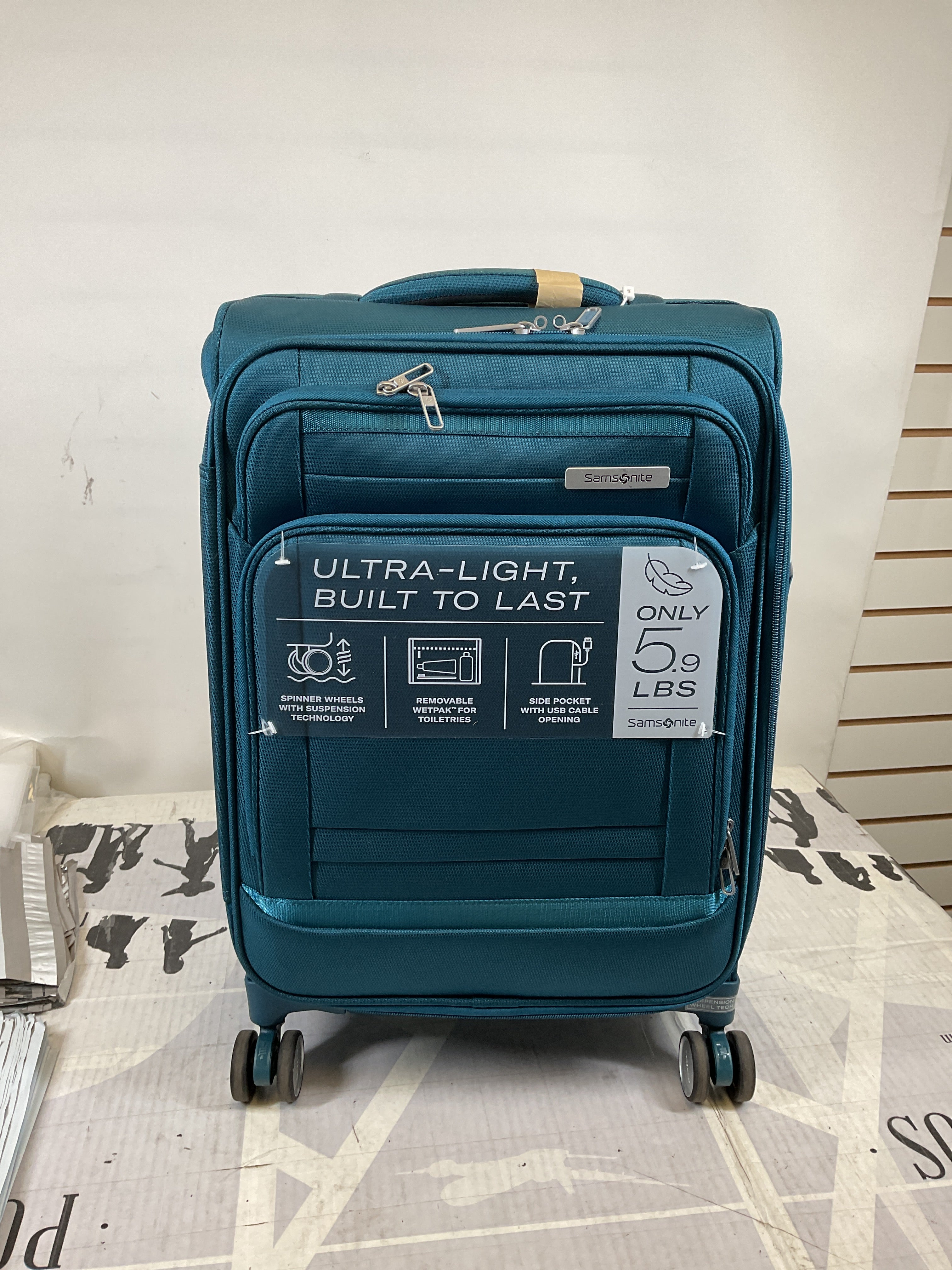 Samsonite UpLIFT Lightweight Softside Expandable Luggage ( Cerulean Blue , Carry-On ) Cerulean Blue Carry On U8