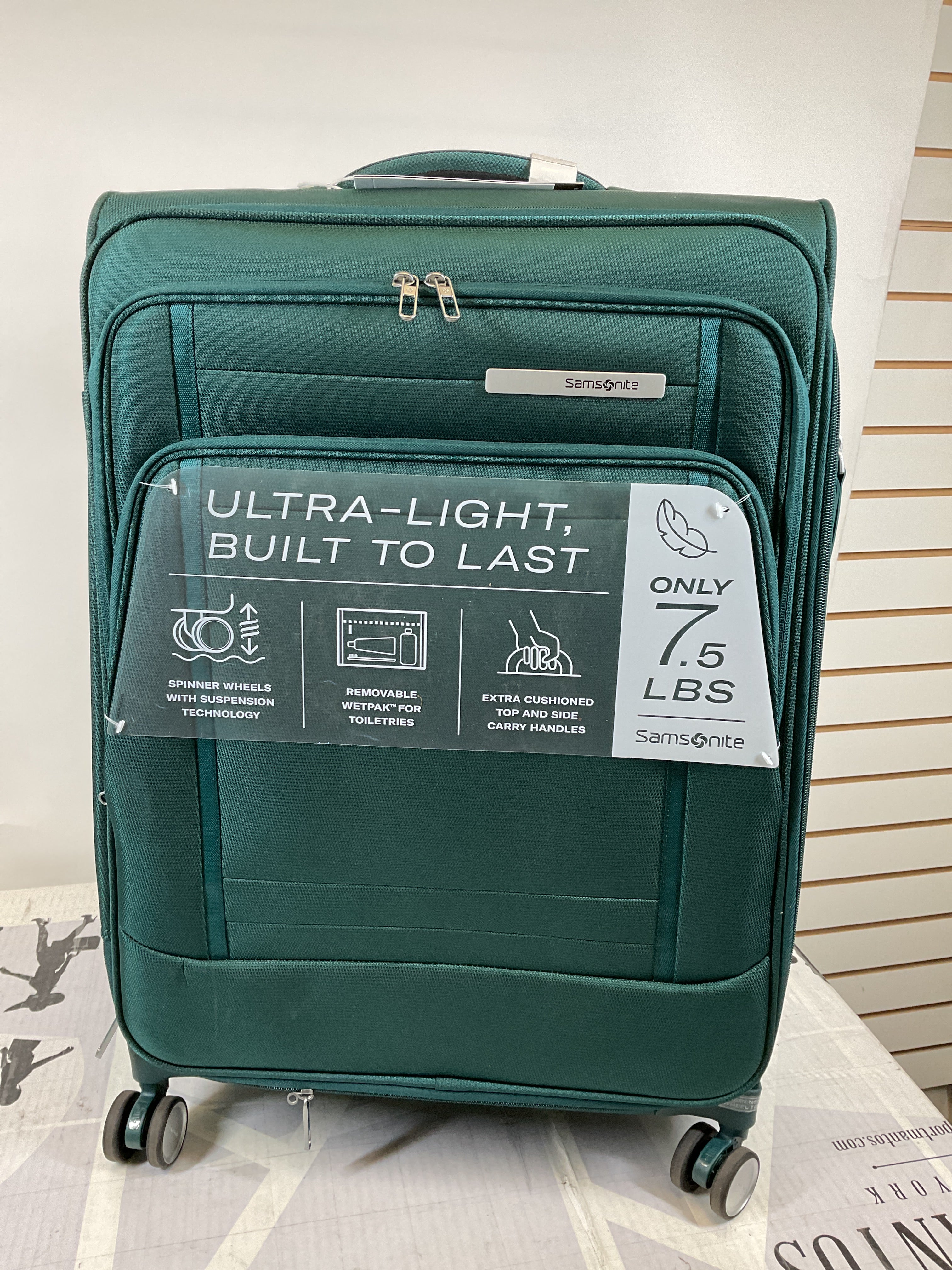 Samsonite UpLIFT Lightweight Softside Expandable Luggage ( Emerald Green , Medium Checked ) Emerald Green Medium Checked U2