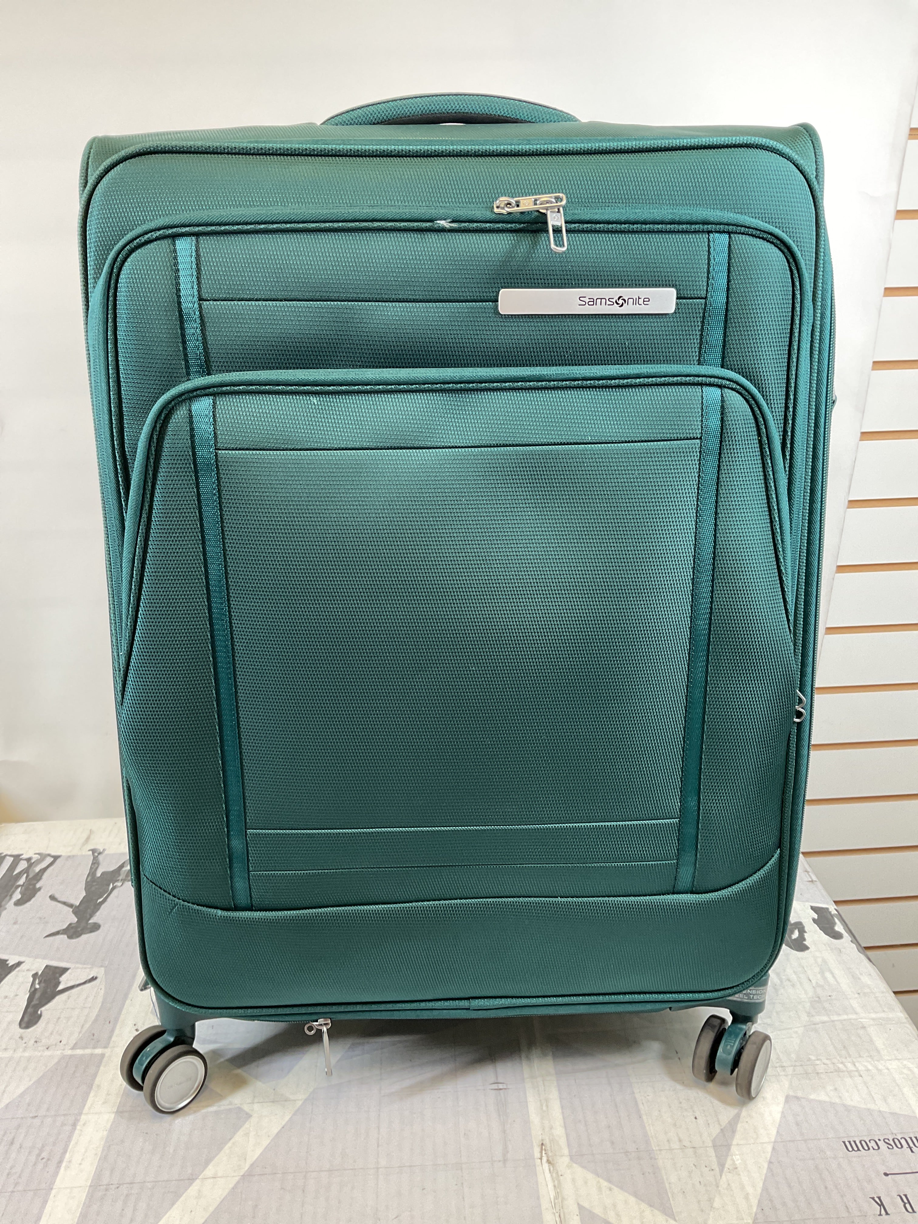 Samsonite UpLIFT Lightweight Softside Expandable Luggage ( Emerald Green , Medium Checked ) Emerald Green Medium Checked U3