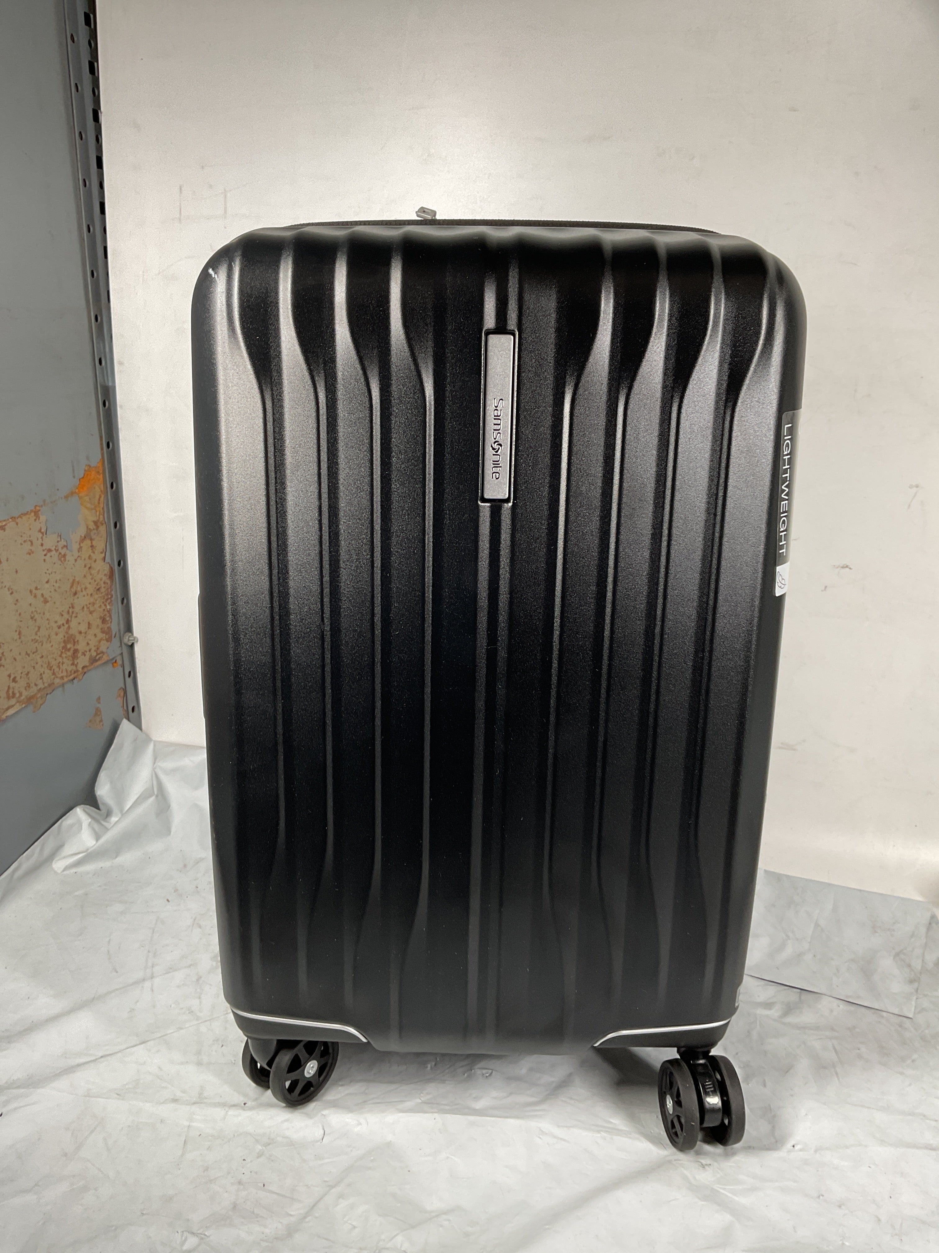 Samsonite UpLIFT Hardside Luggage with Spinner Wheels - Airline-Approved, TSA Lock, Adjustable Handle System - Polycarbonate Hard Suitcase for Ultra Lightweight Travel ( Phantom Black , Carry-On 19-Inch ) Phantom Black Carry On 19 Inch U2